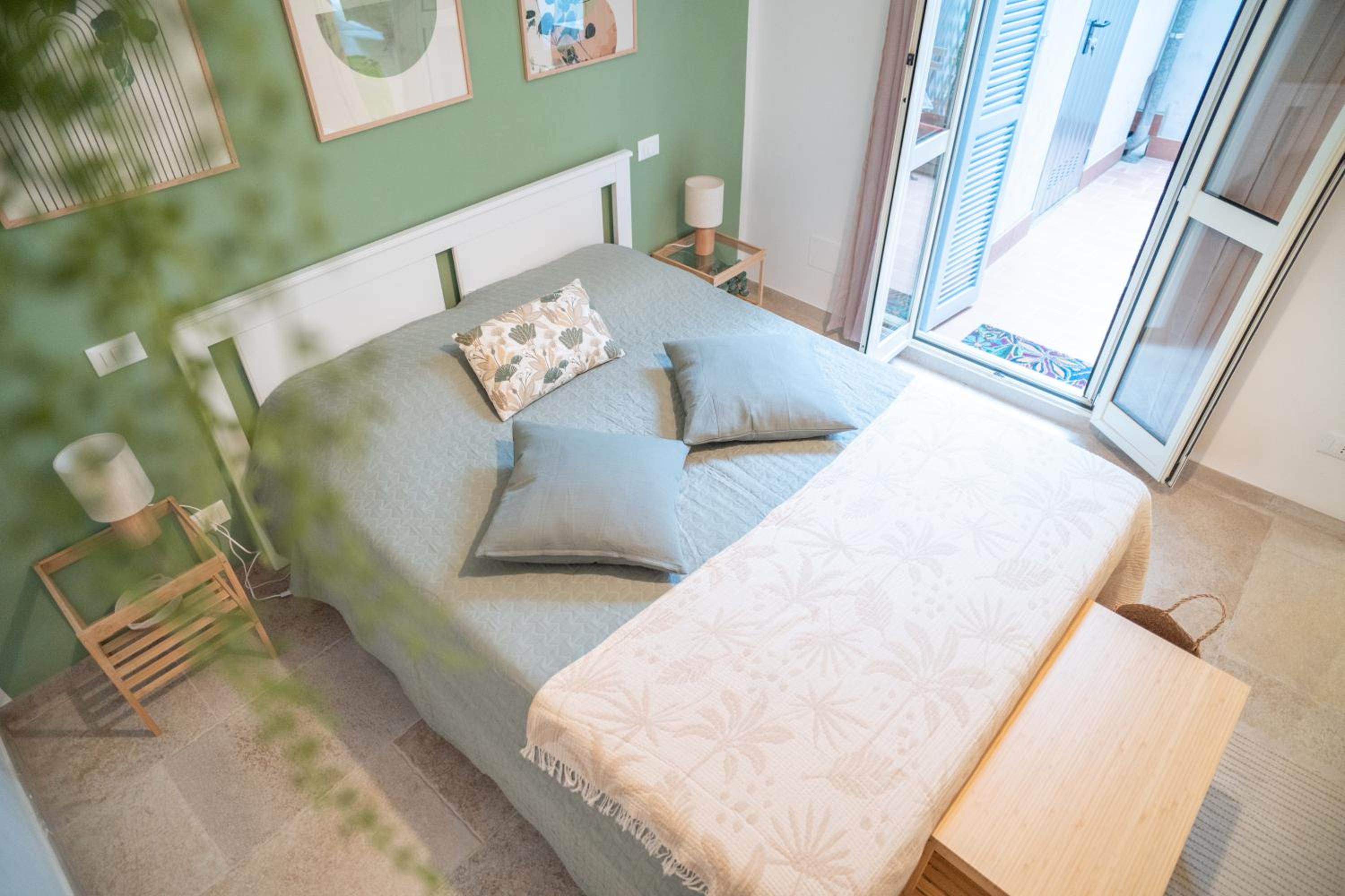 One-Bedroom House photo 1