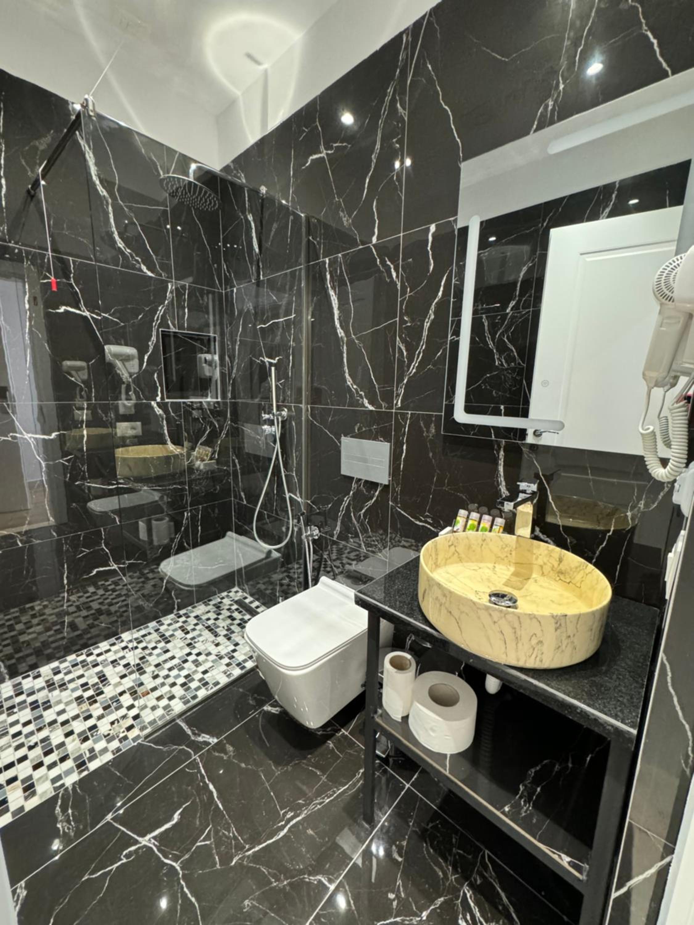 Deluxe Family Suite photo 2