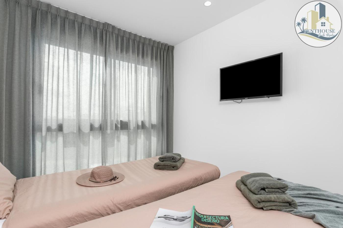 Apartamento de Dos Dormitorios con Vista a la Piscina