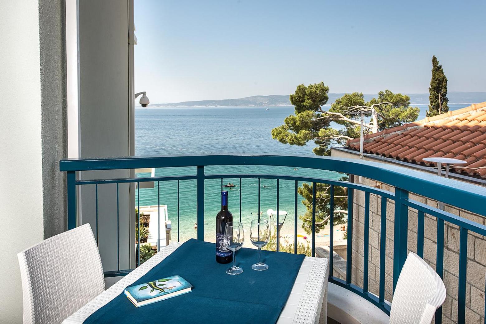 Standard Double Room with Side Sea View photo 2