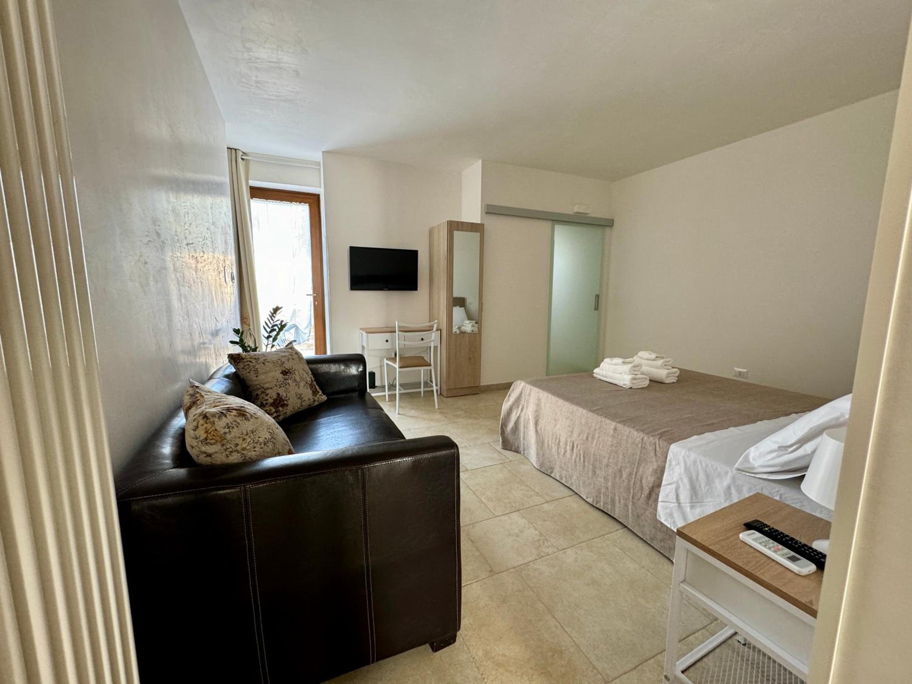 One-Bedroom House photo 1