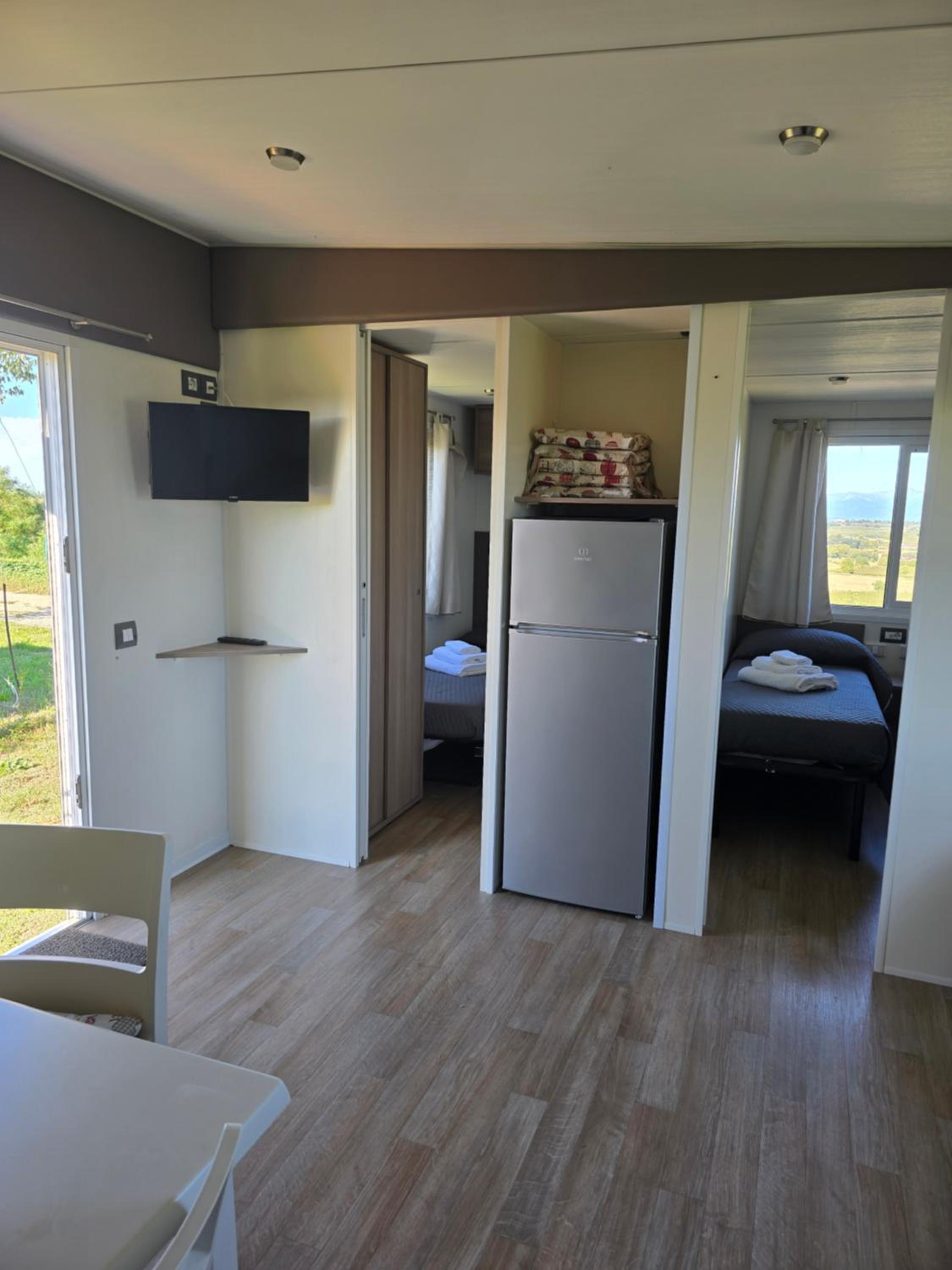 Mobile Home photo 2