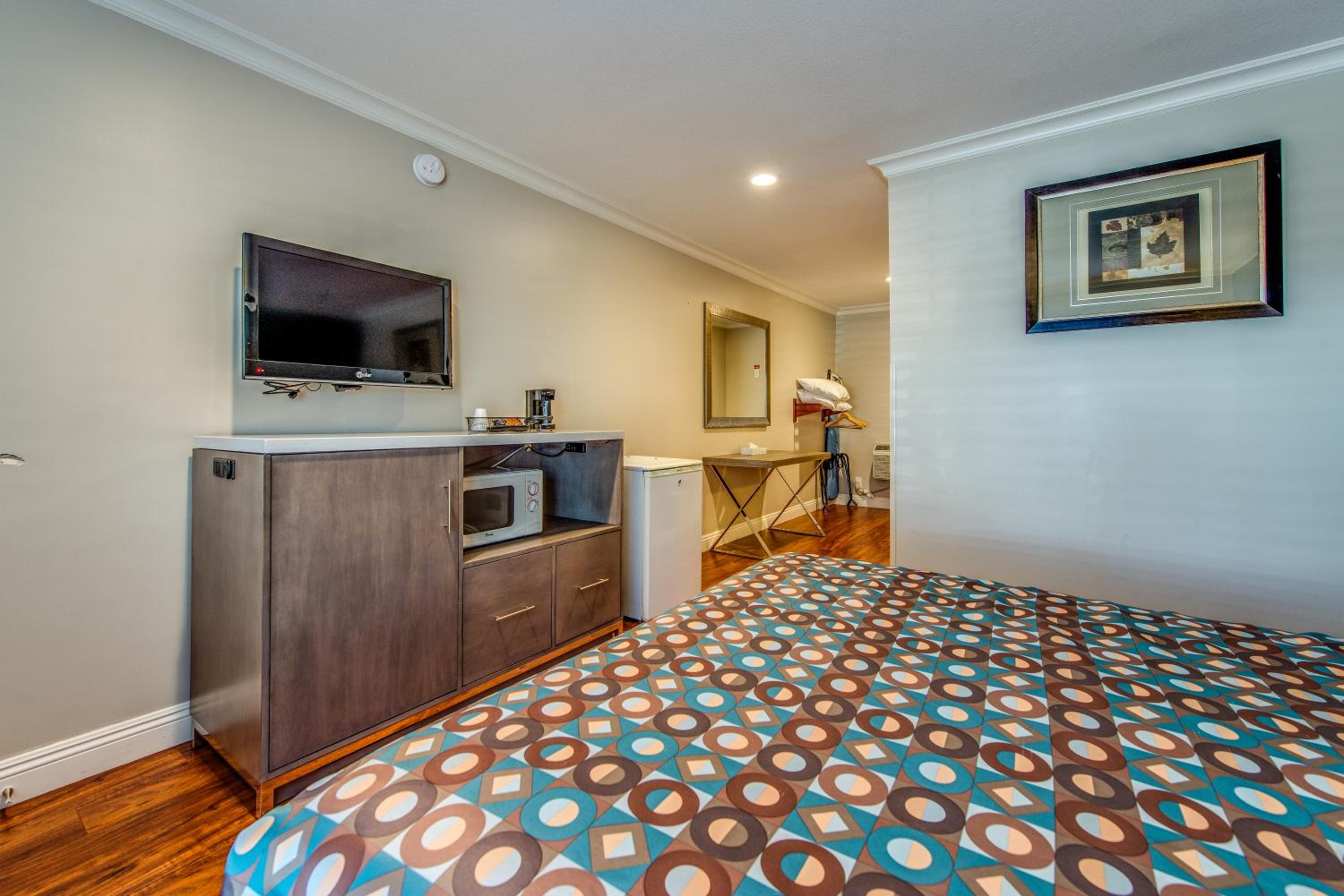 Deluxe Queen Room - Photo 1