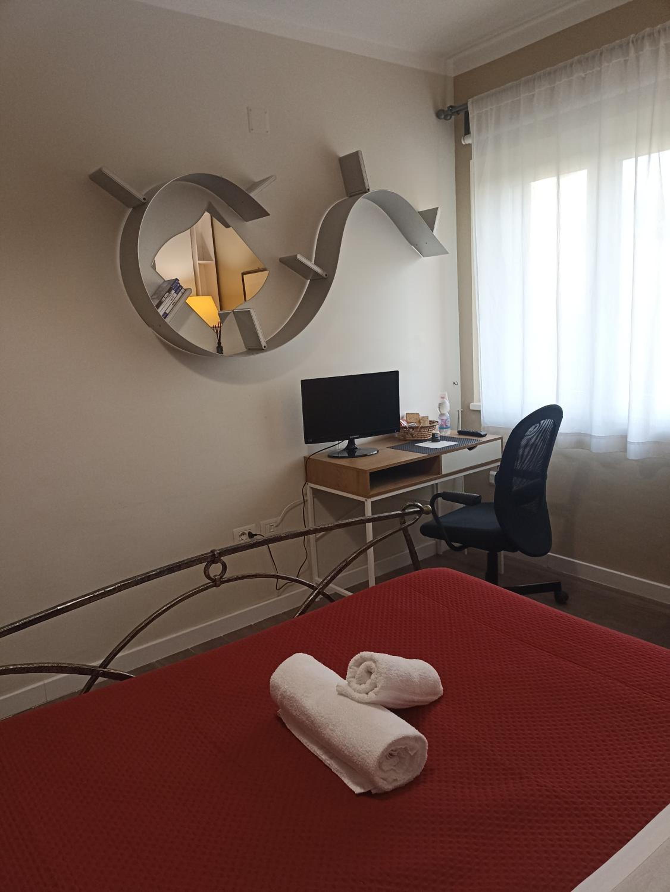 Deluxe King Room - Photo 21