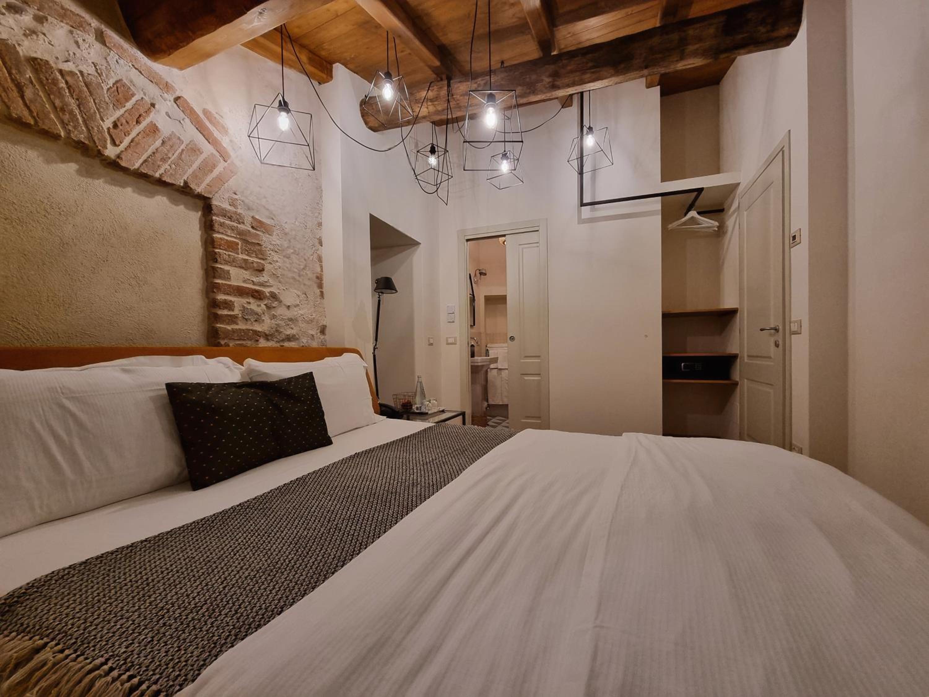 Suite with City View - Photo 1