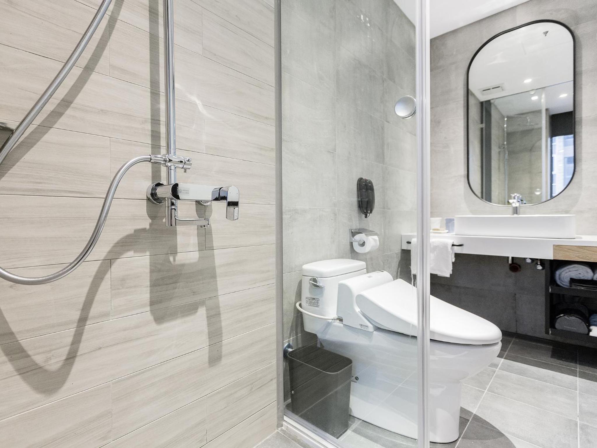 Deluxe Double Room with Balcony photo 3