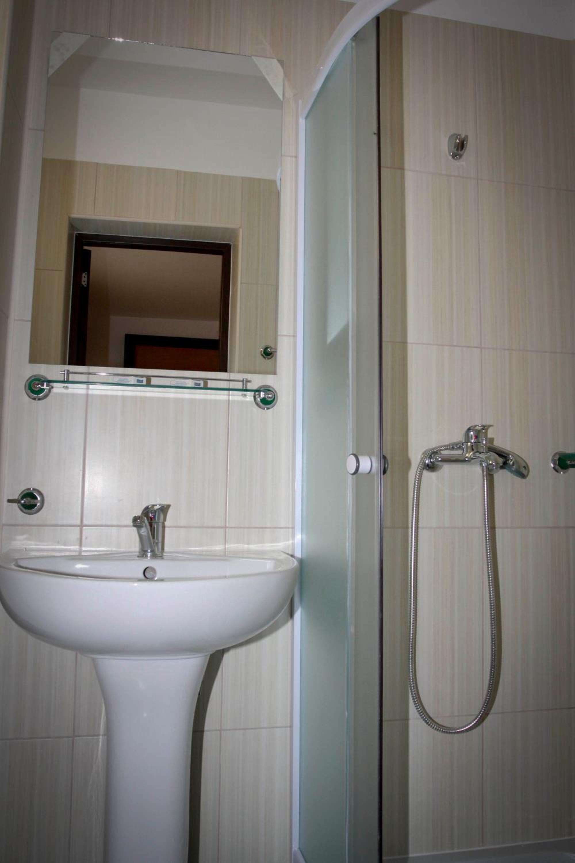 Twin Room - Photo 7