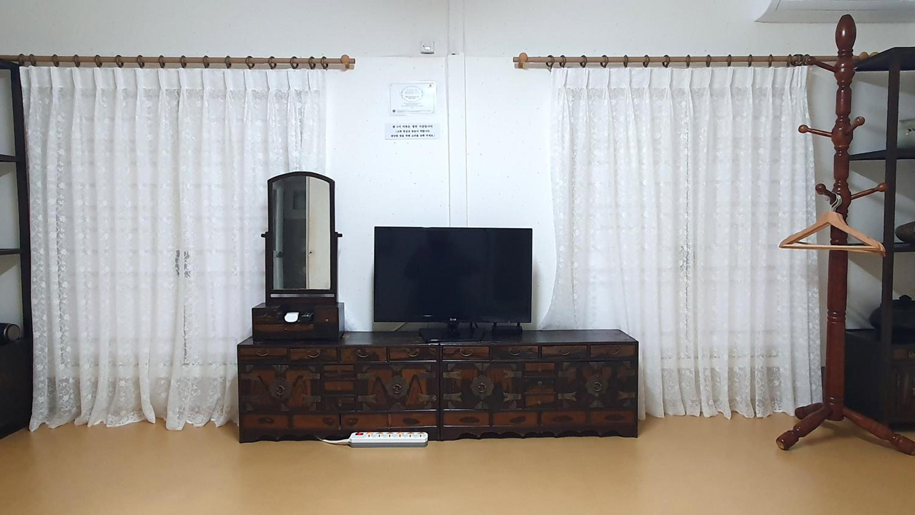 Family Room - Photo 3