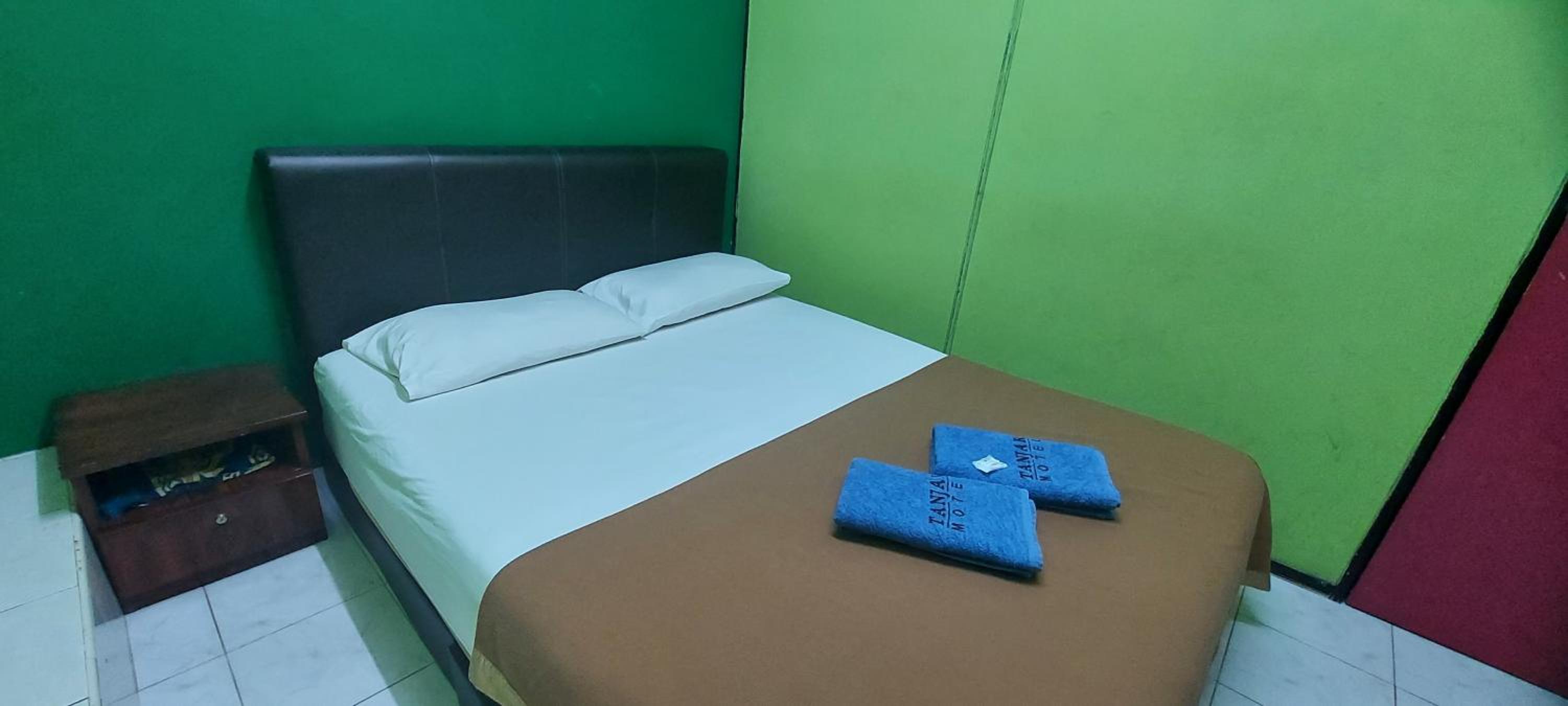 Double Room with Shared Bathroom photo 2