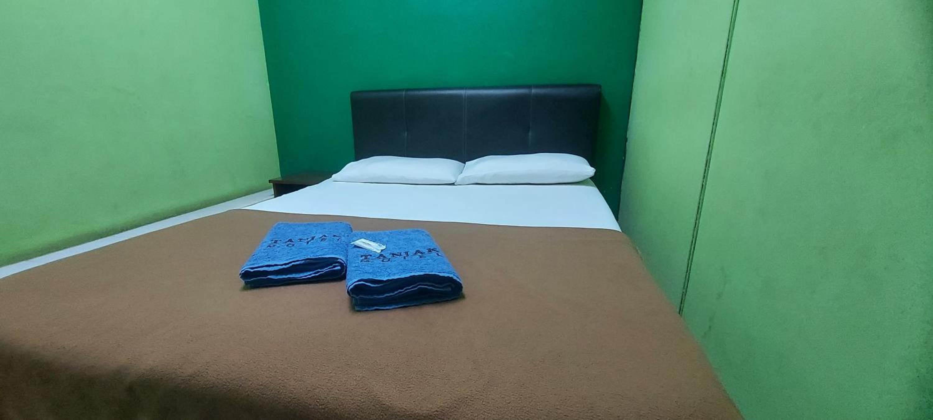 Double Room with Shared Bathroom photo 3