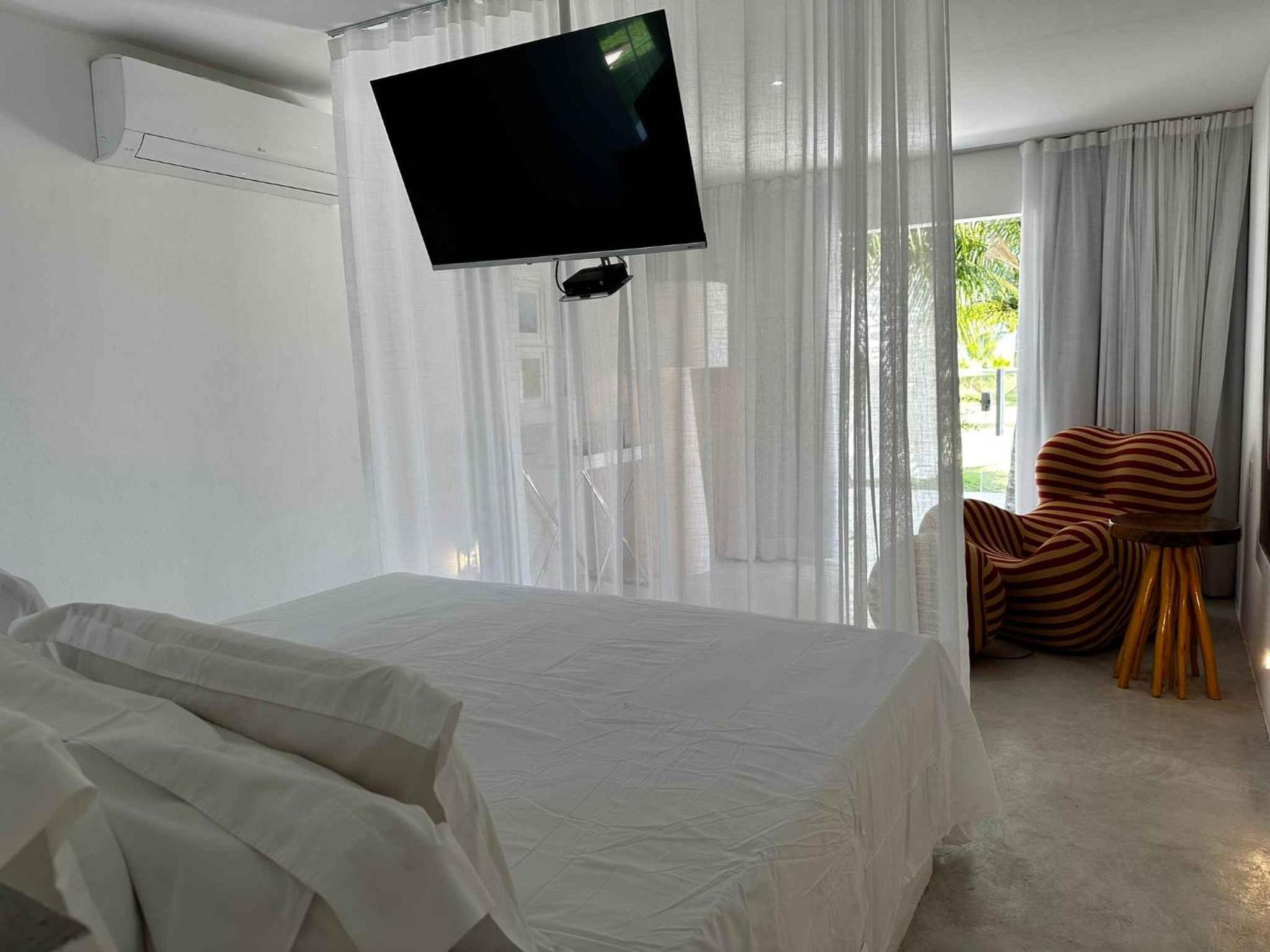 Deluxe King Suite - Photo 6