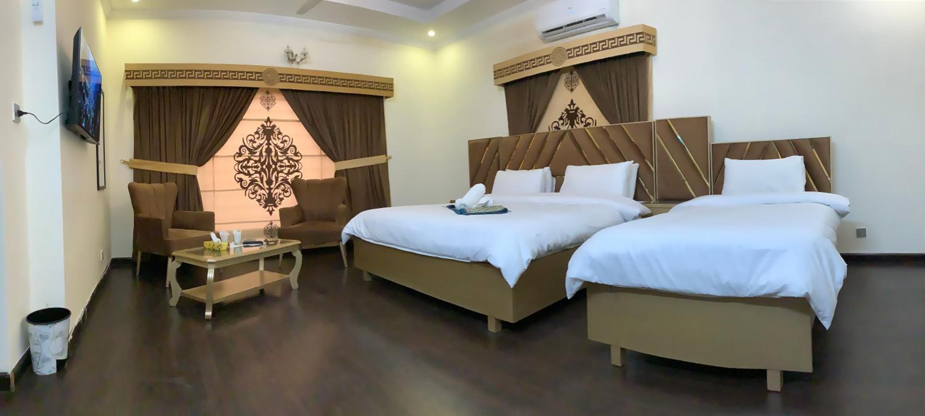 Deluxe Family Room