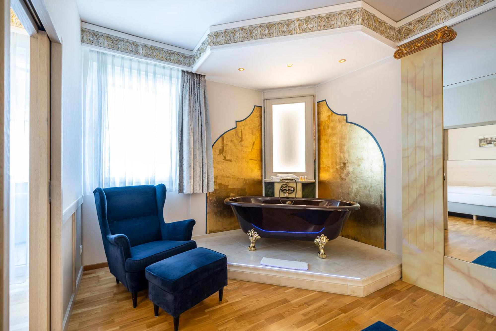 Suite - Photo 5