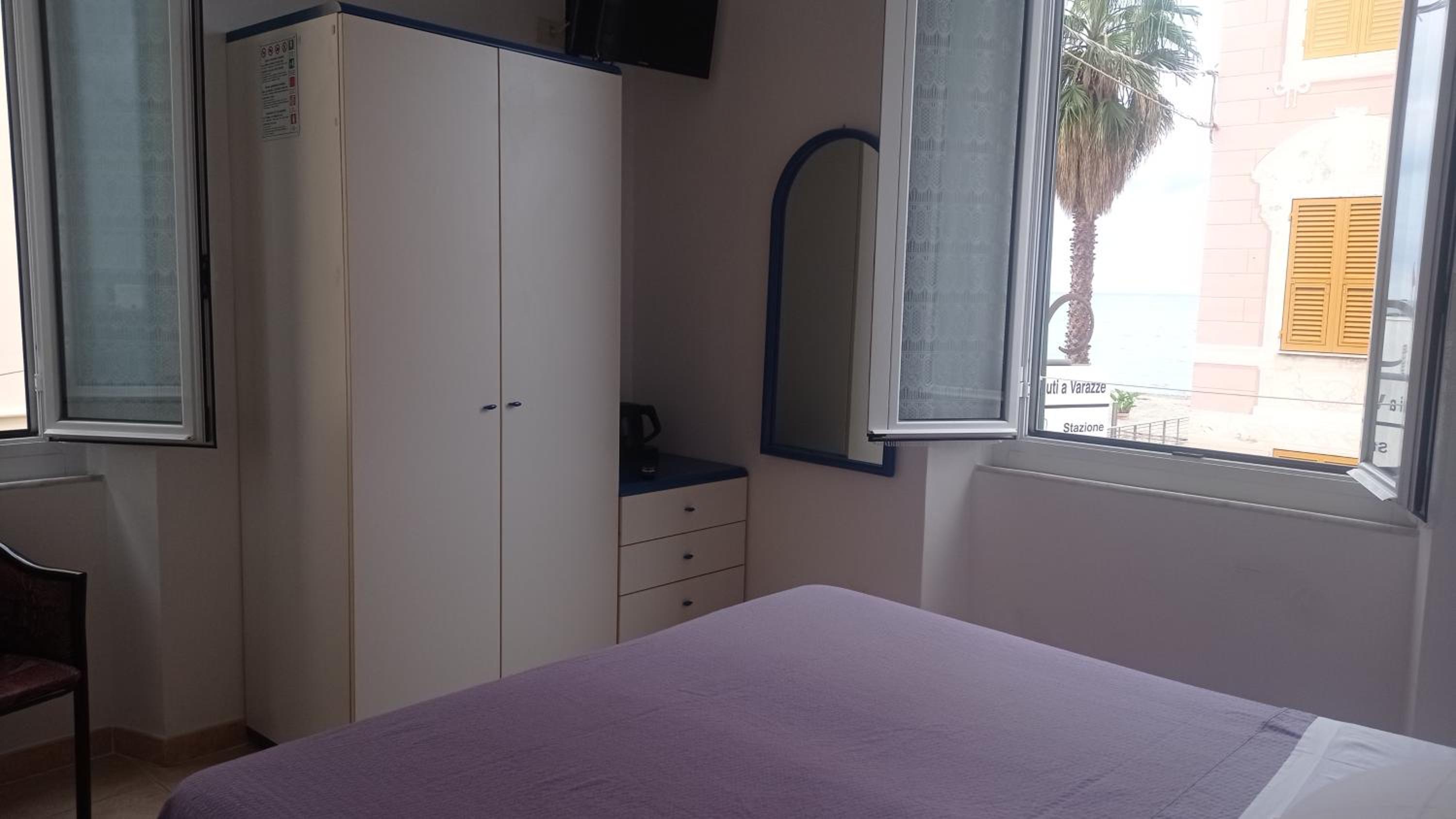 Double Room - Photo 5