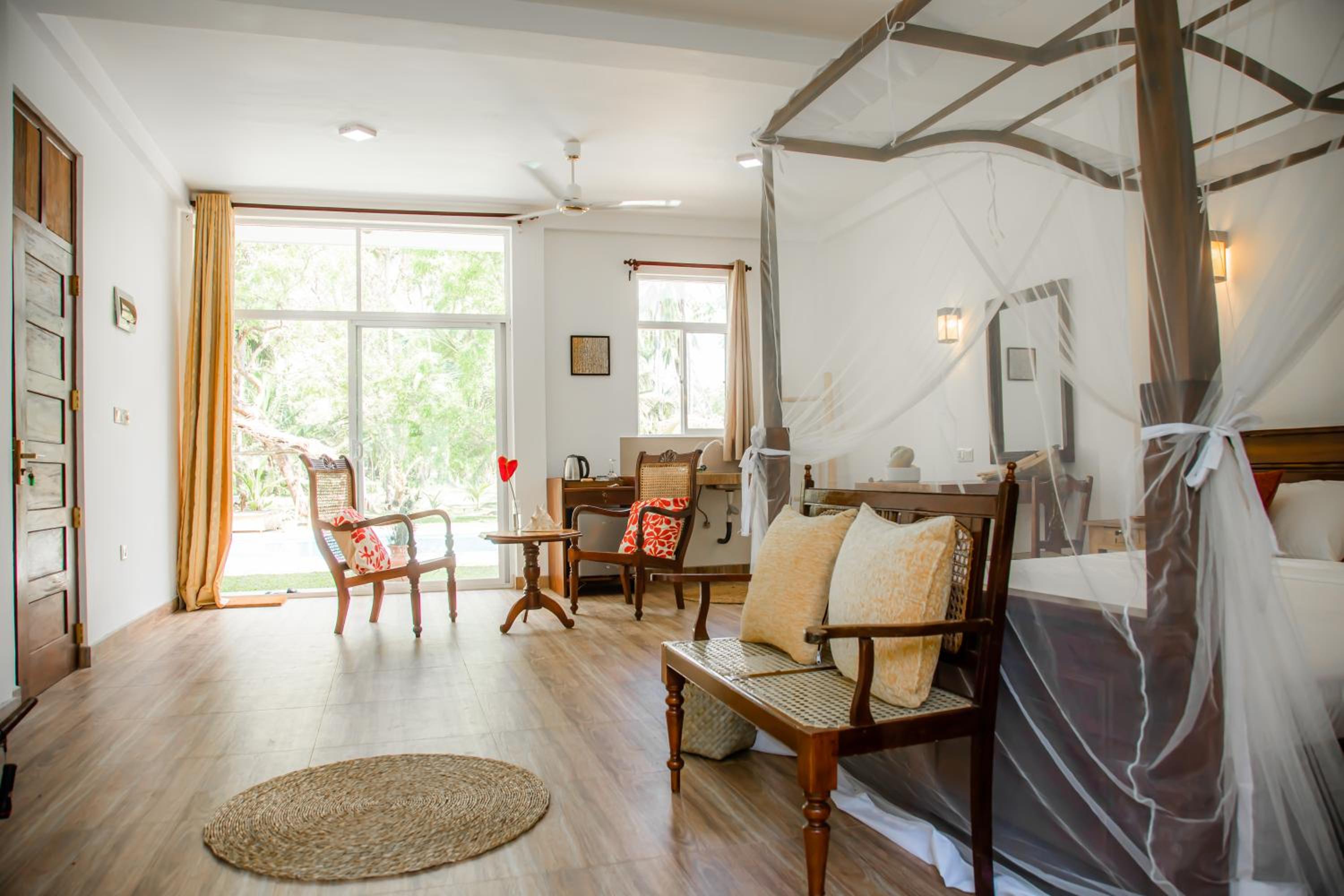 King Suite with Pool View