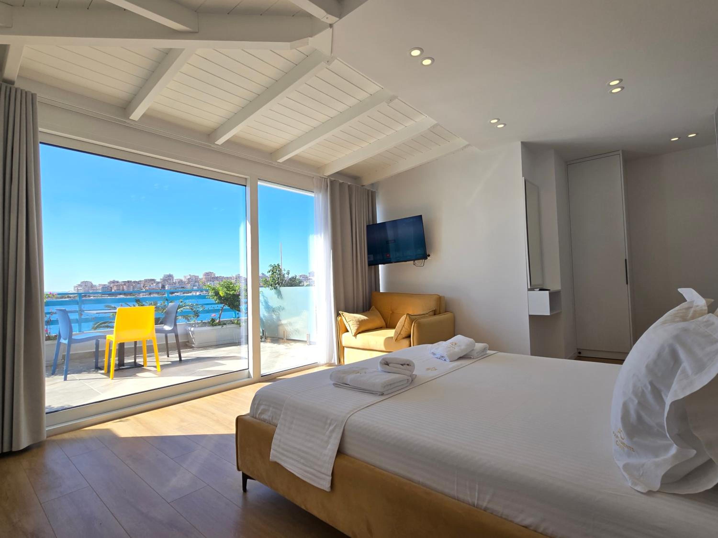 Deluxe Triple Room with Sea View