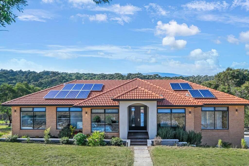 Five-Bedroom House photo 2