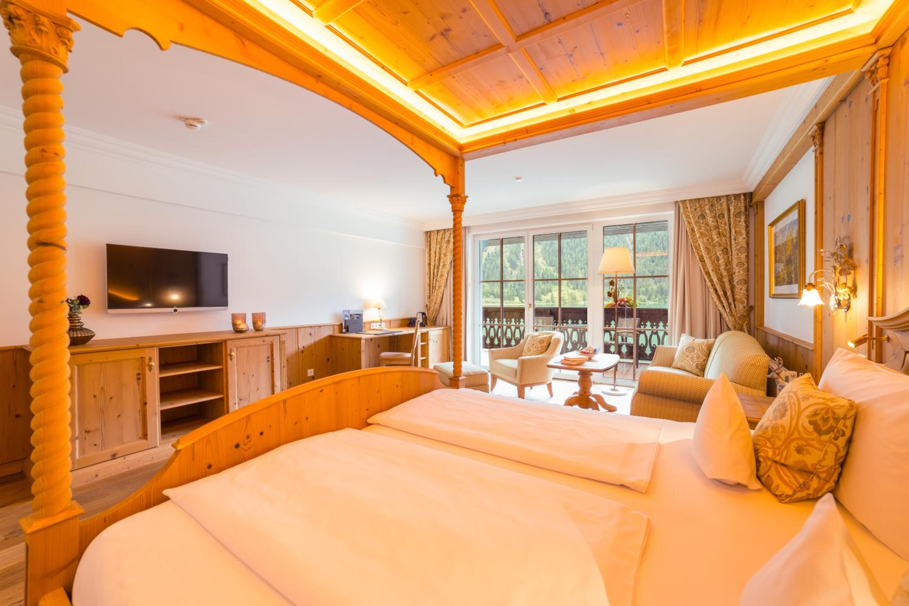 Double Room with Mountain View - Photo 1