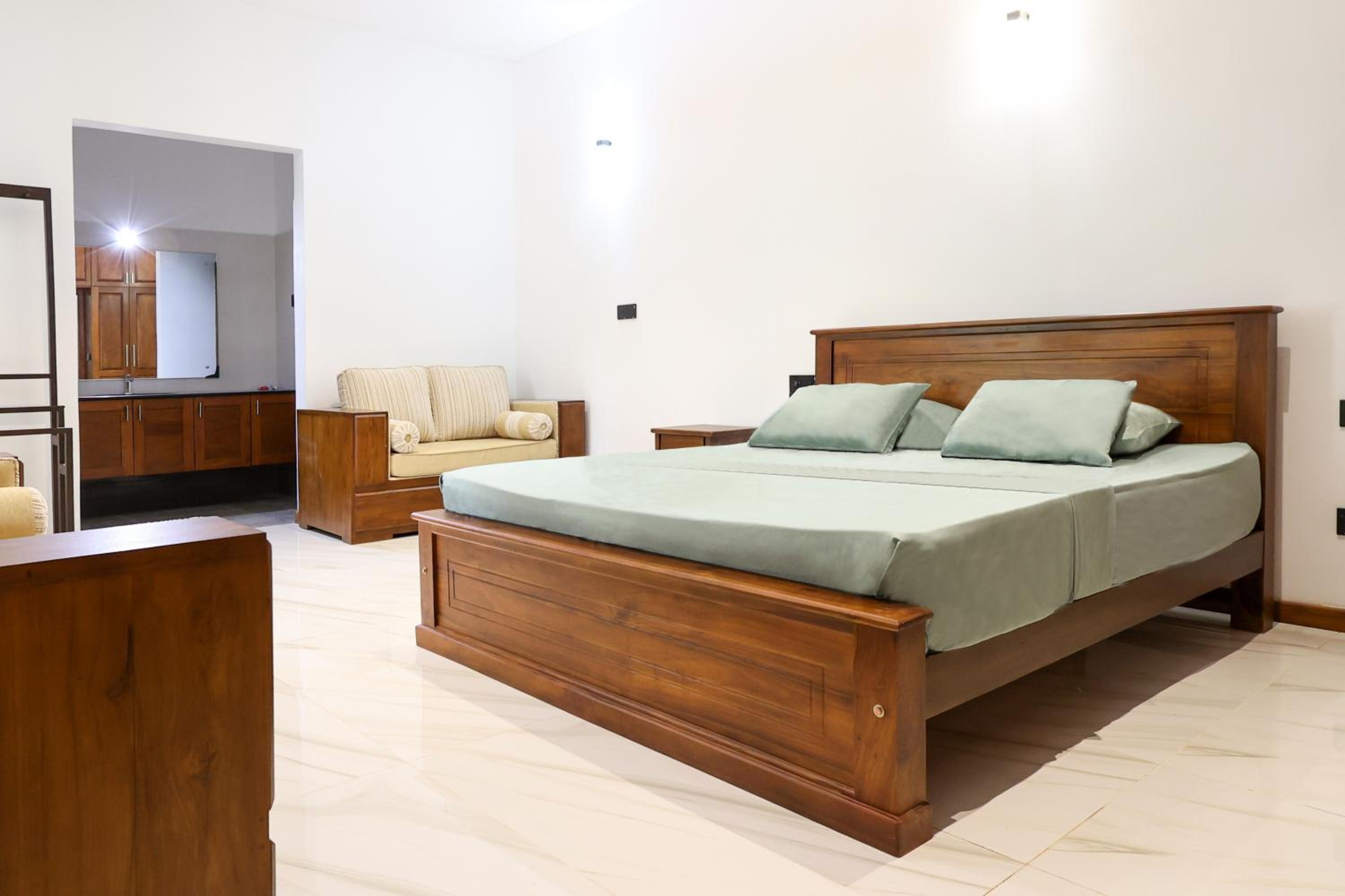 Deluxe King Room photo 1