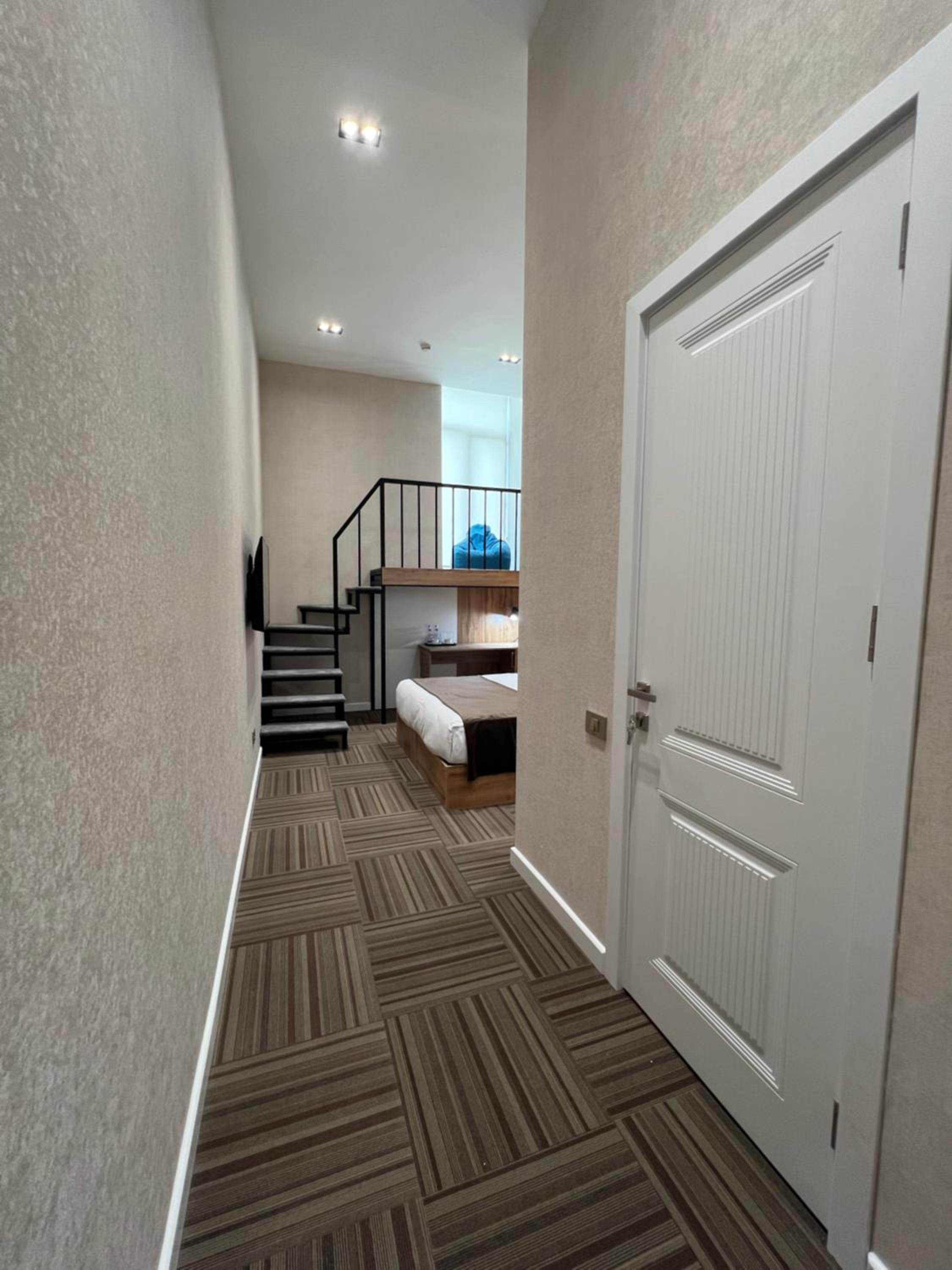 Double or Twin Room with City View photo 2