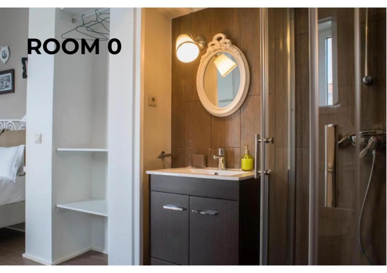 Double Room with Private Bathroom - Photo 3