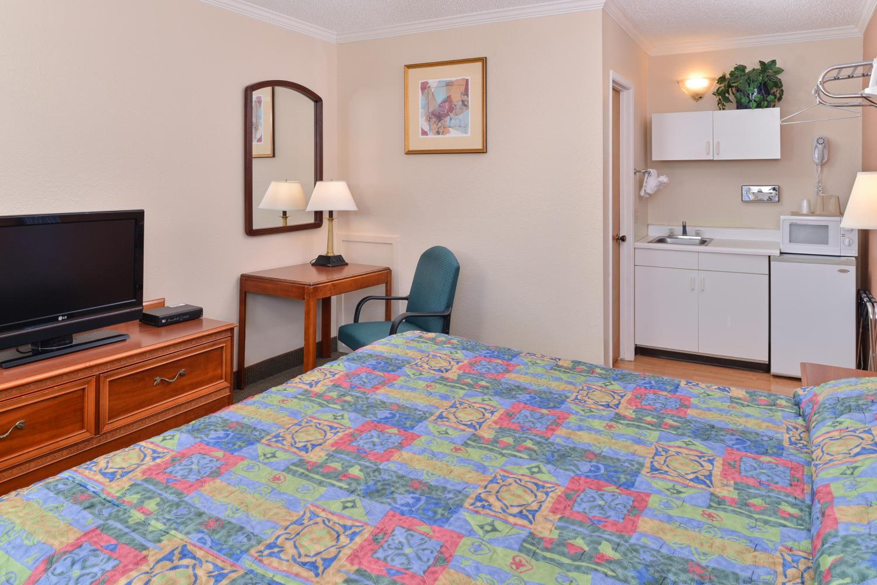 King Room - Non-Smoking photo 1