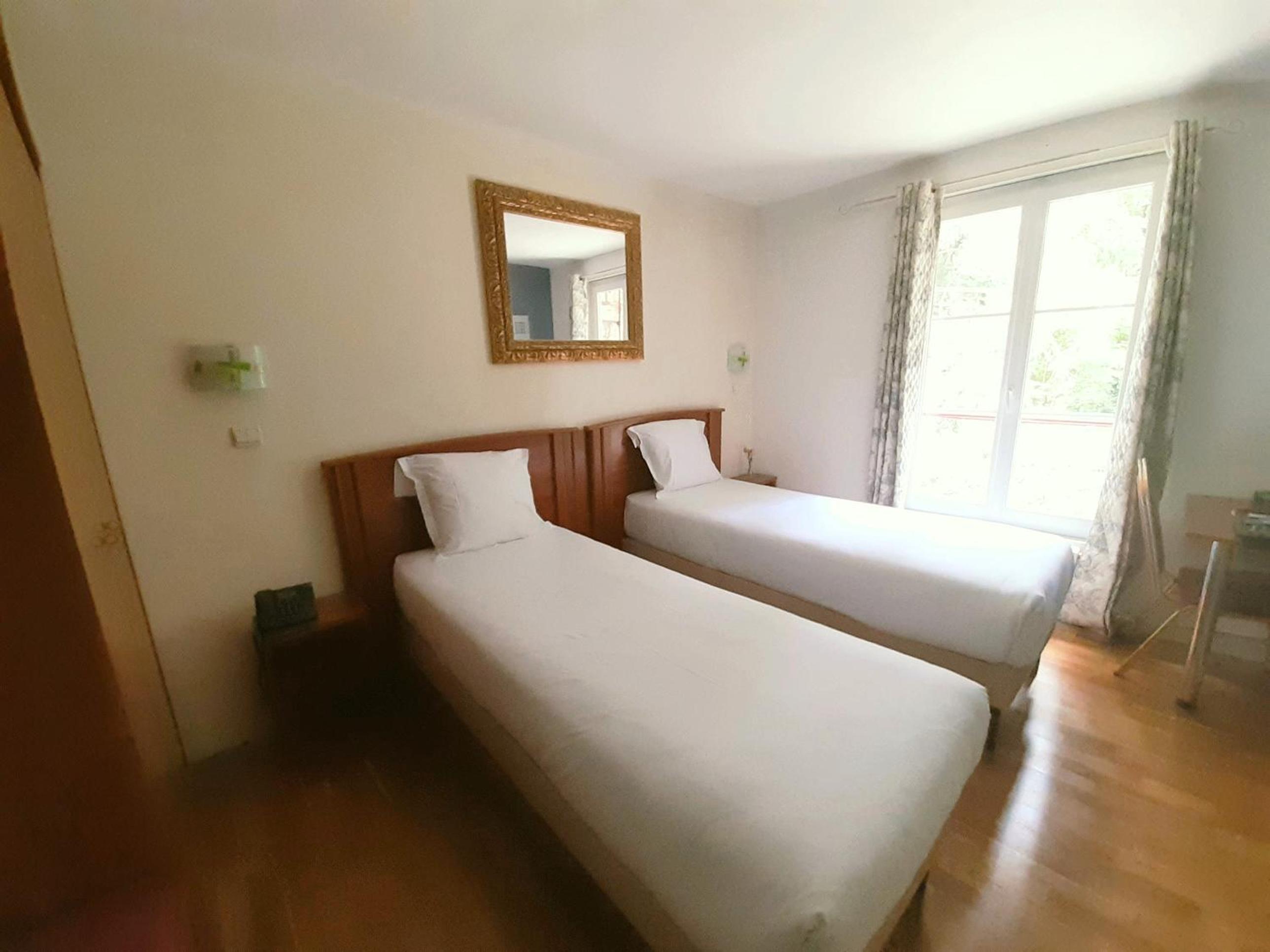 Double or Twin Room - Photo 5
