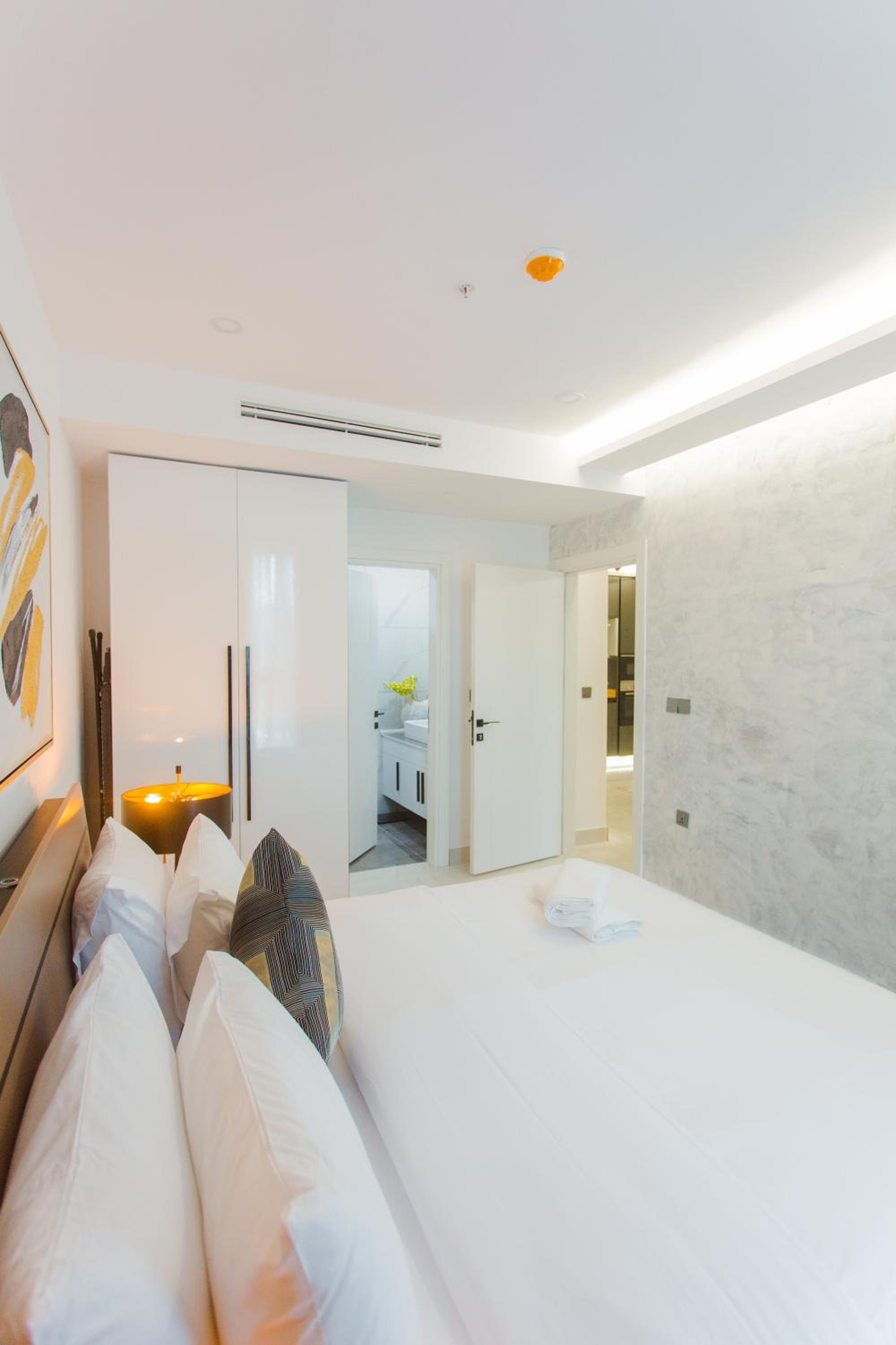 One-Bedroom Apartment - Non-Smoking - Photo 2