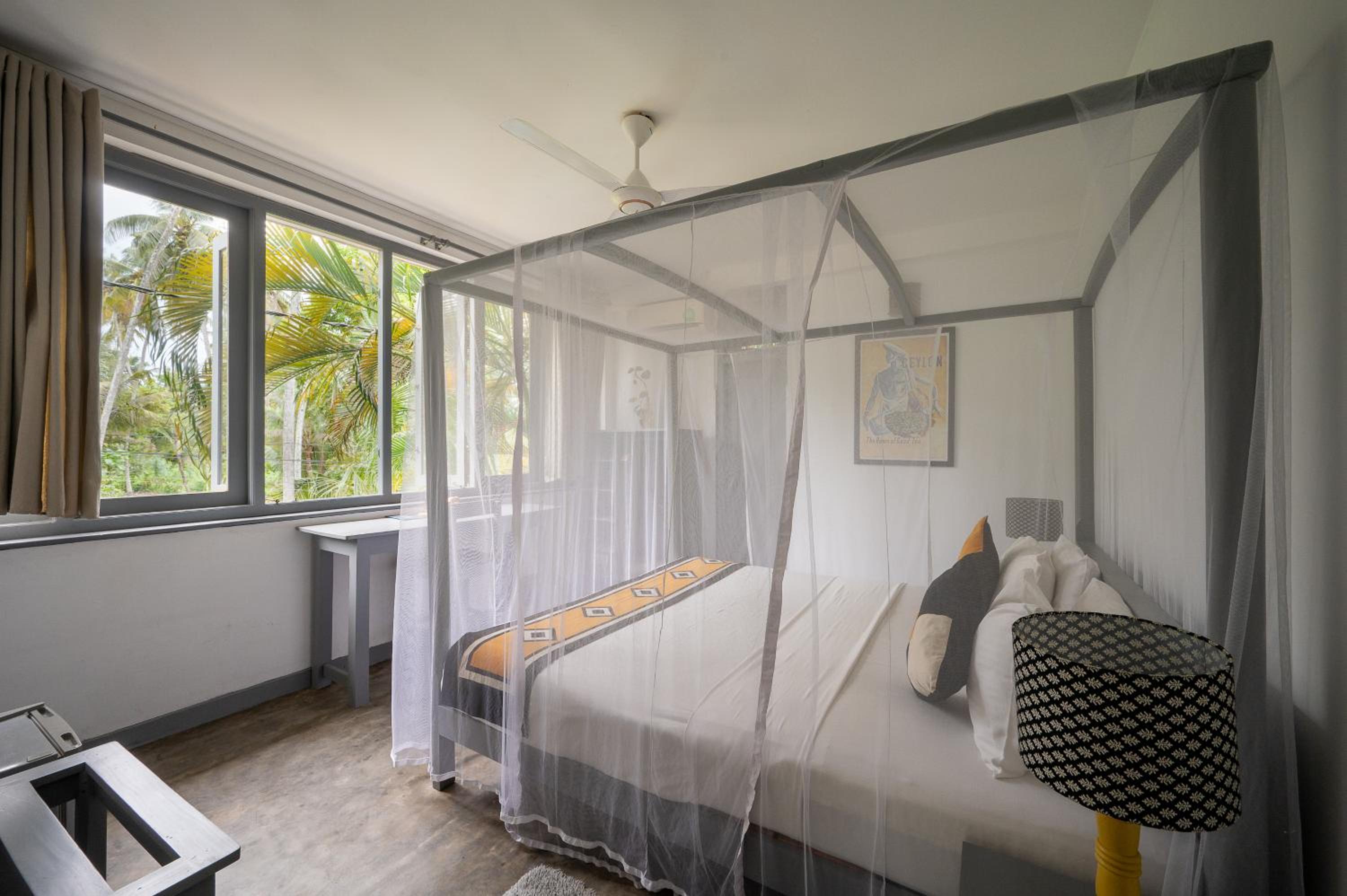 Open Palm Room