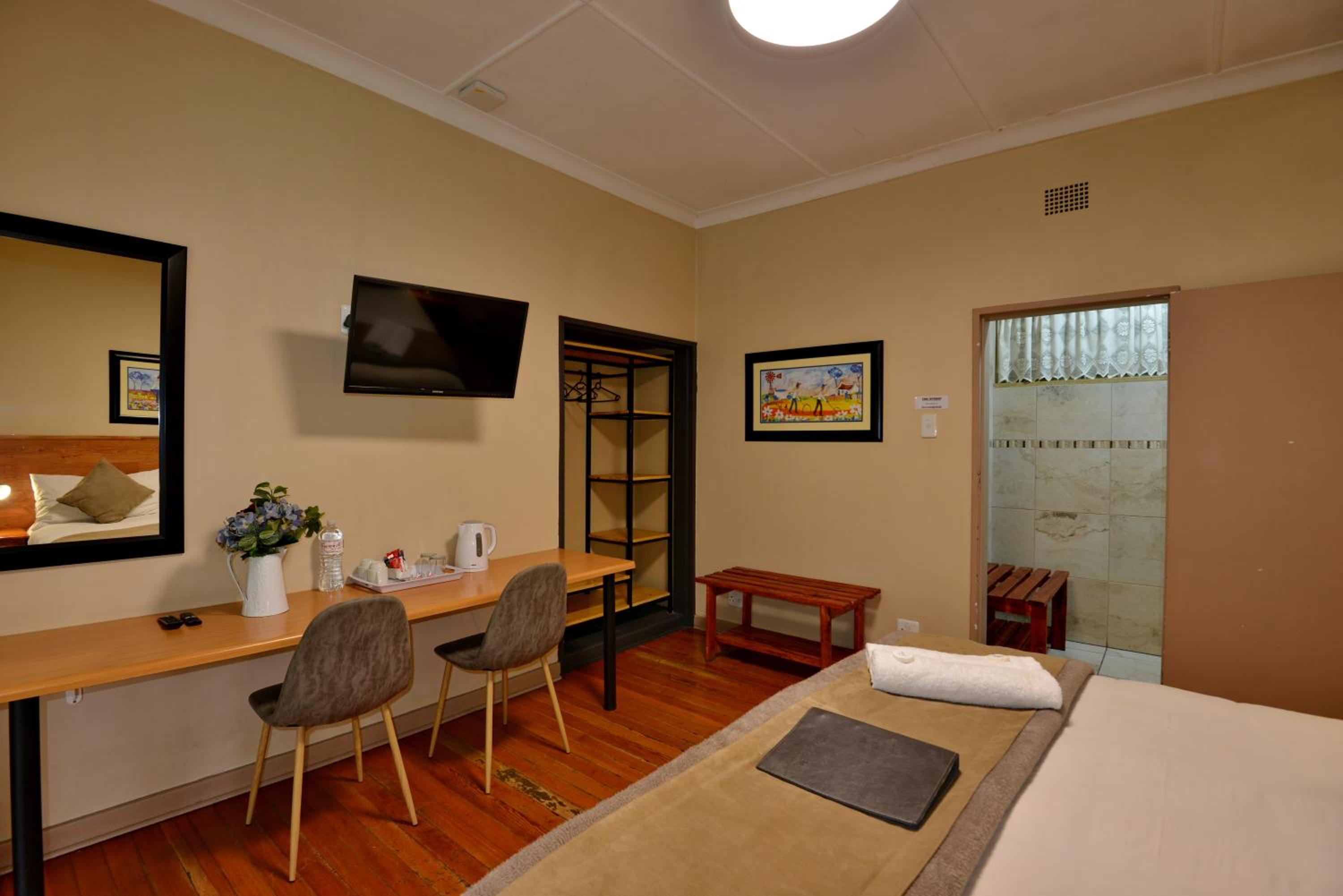 Double Room - Photo 11