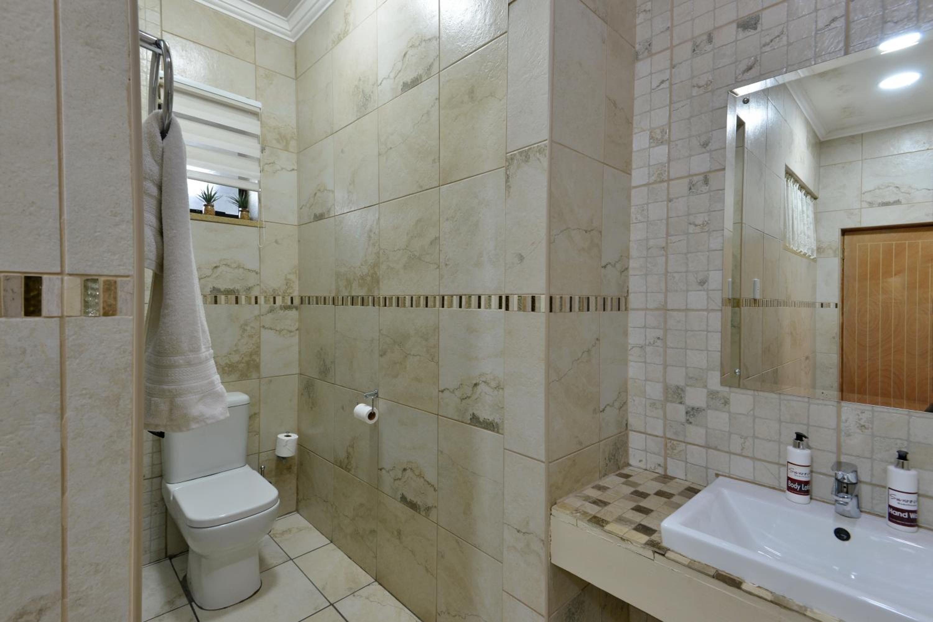 Double Room - Photo 14