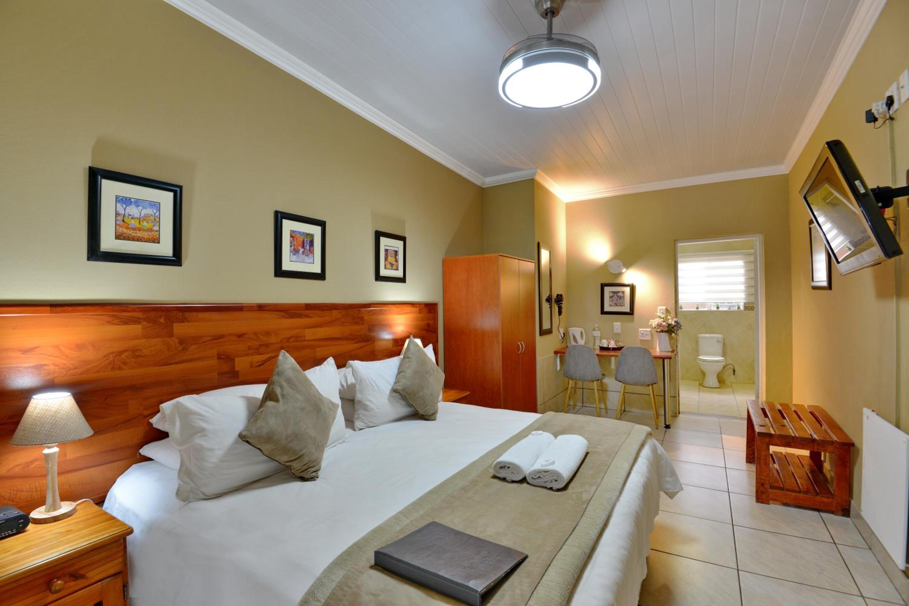 Double Room - Photo 8