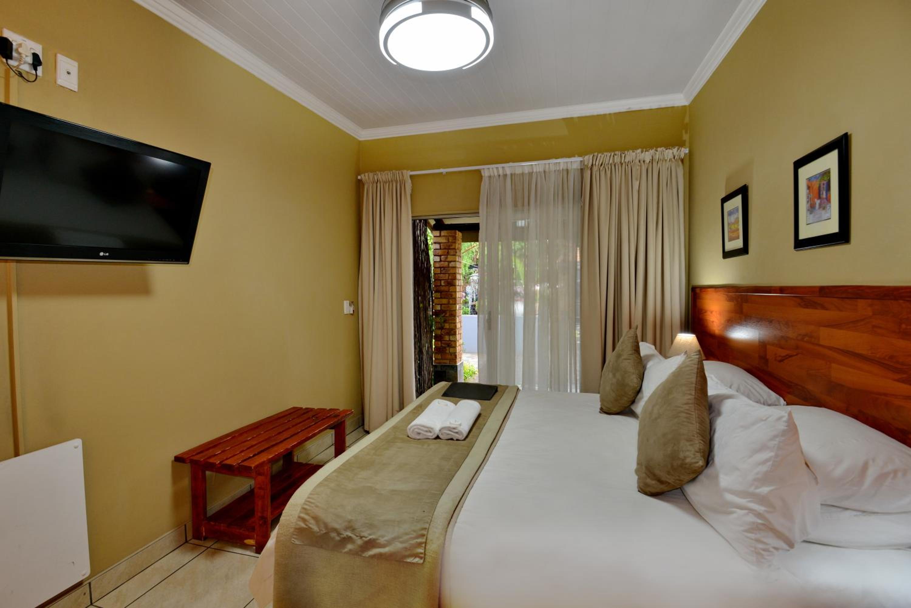 Double Room - Photo 9