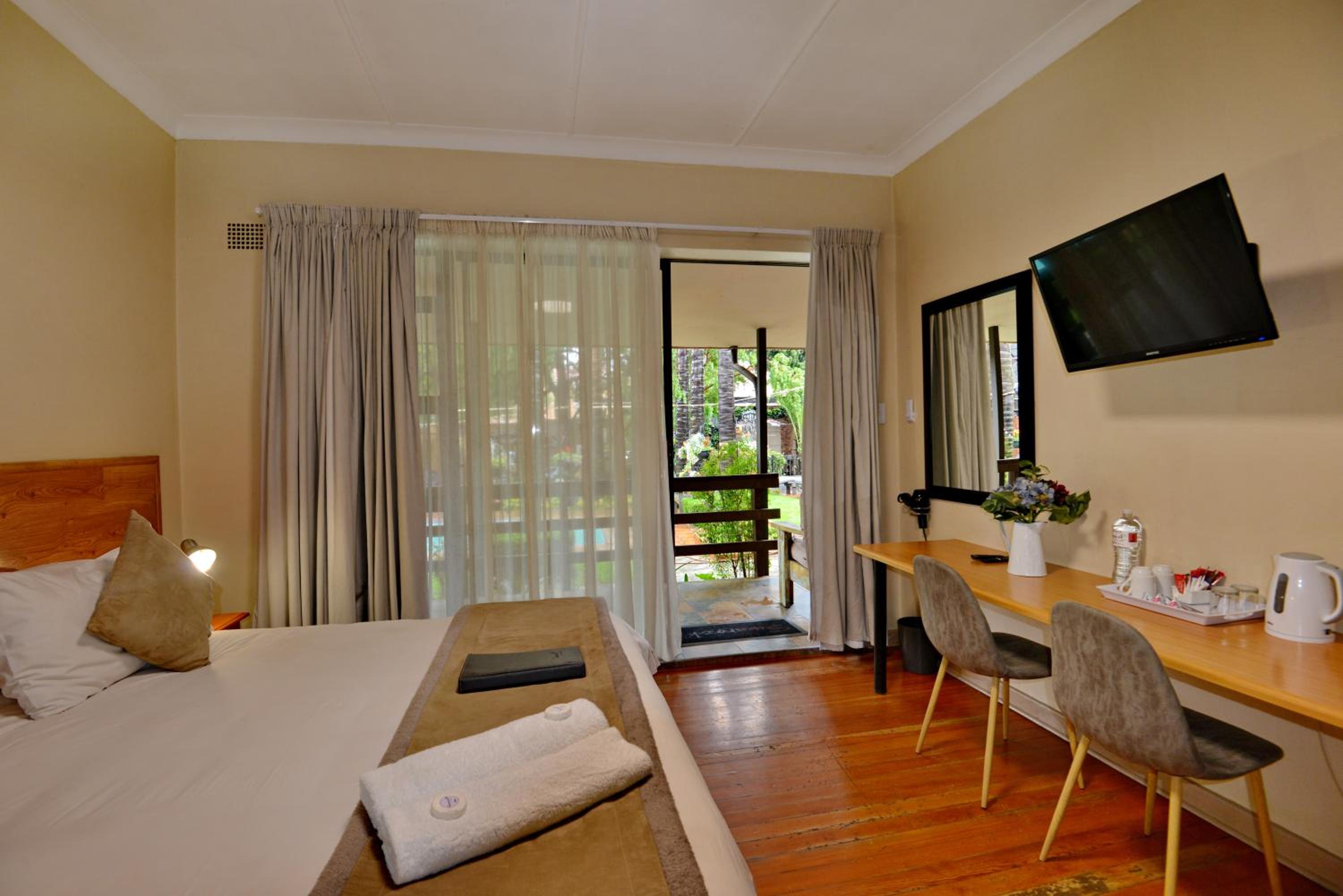 Double Room - Photo 12