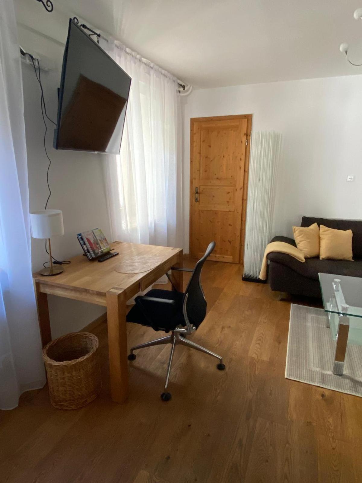 One-Bedroom Apartment photo 3
