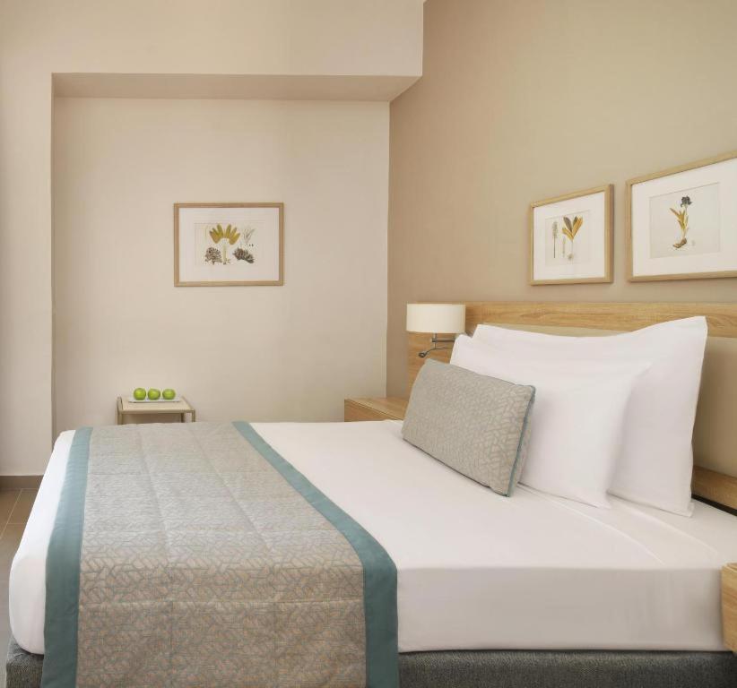 Deluxe Family, Queen Bed, Garden View