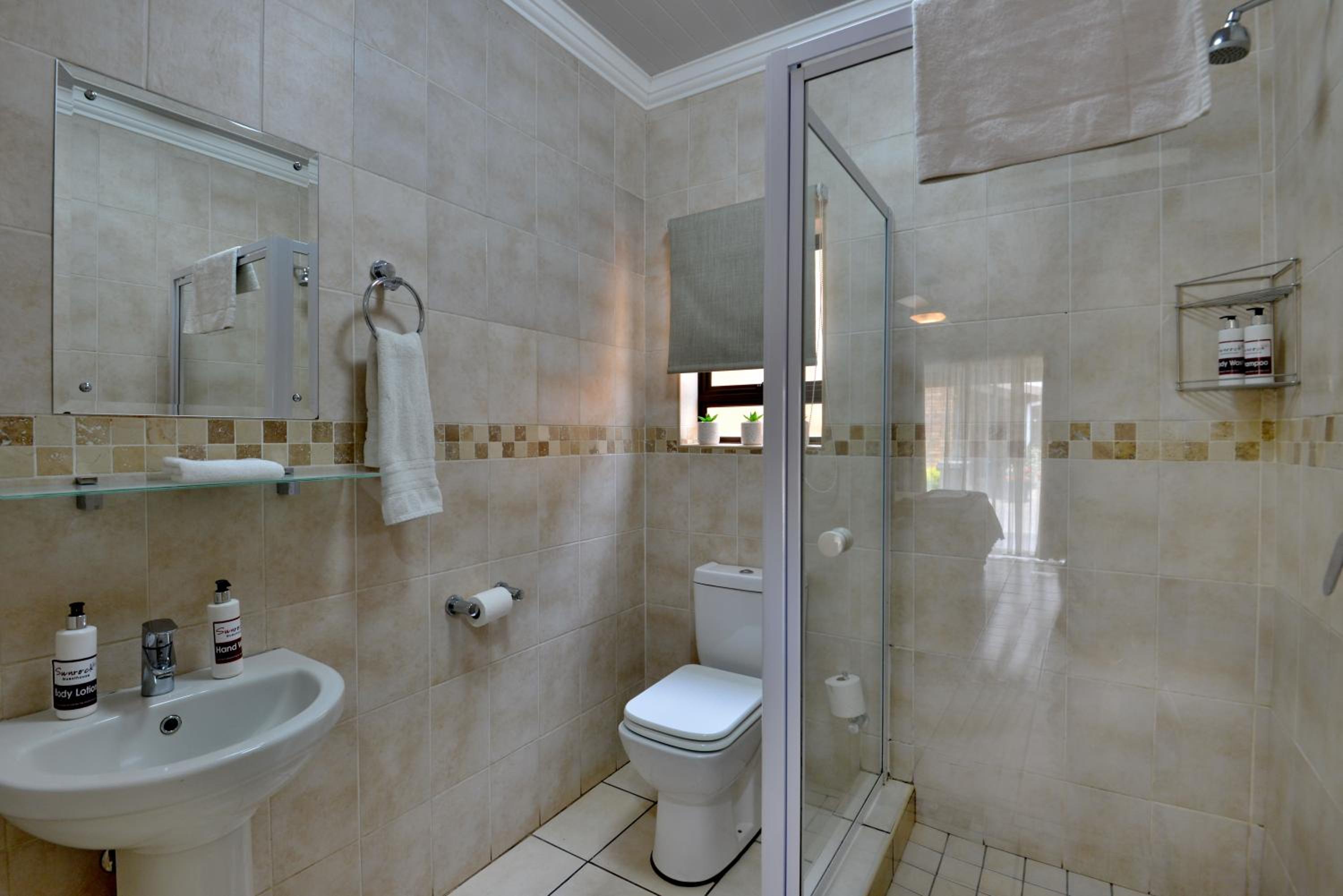 Twin Room - Photo 13