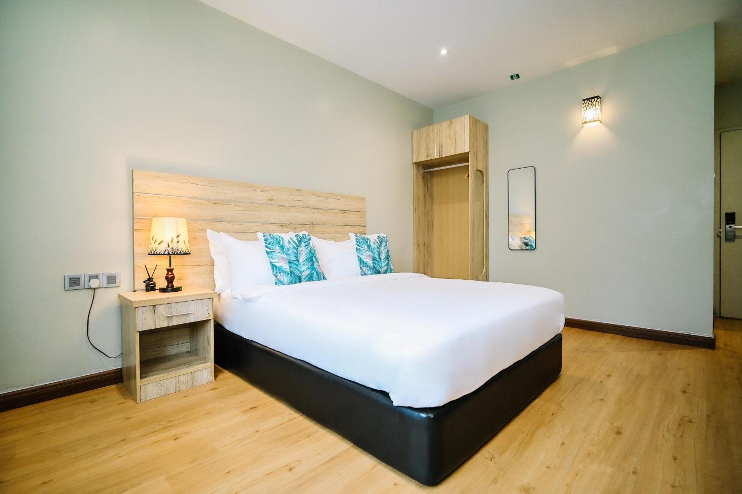 Deluxe Queen Room