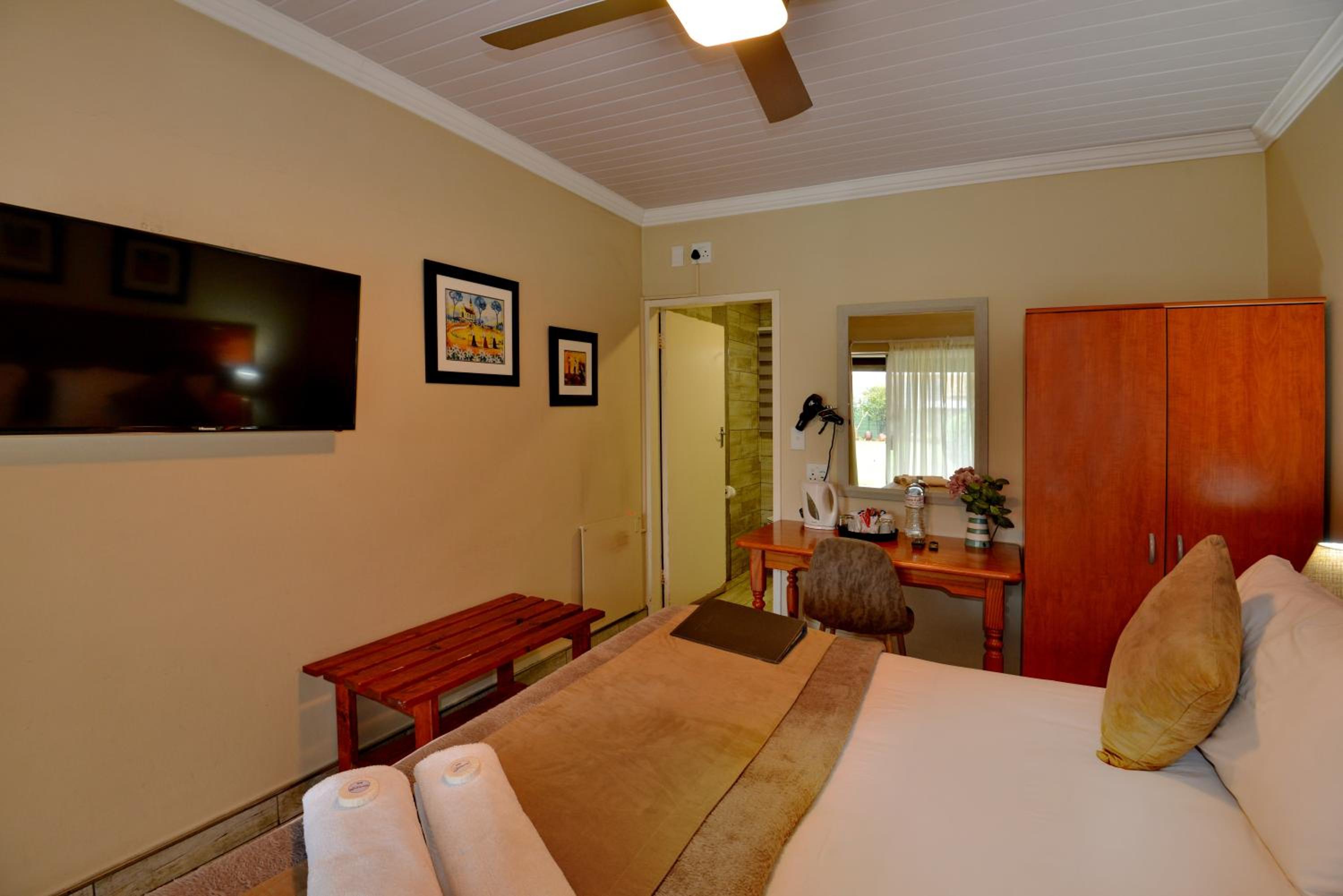 Twin Room - Photo 7