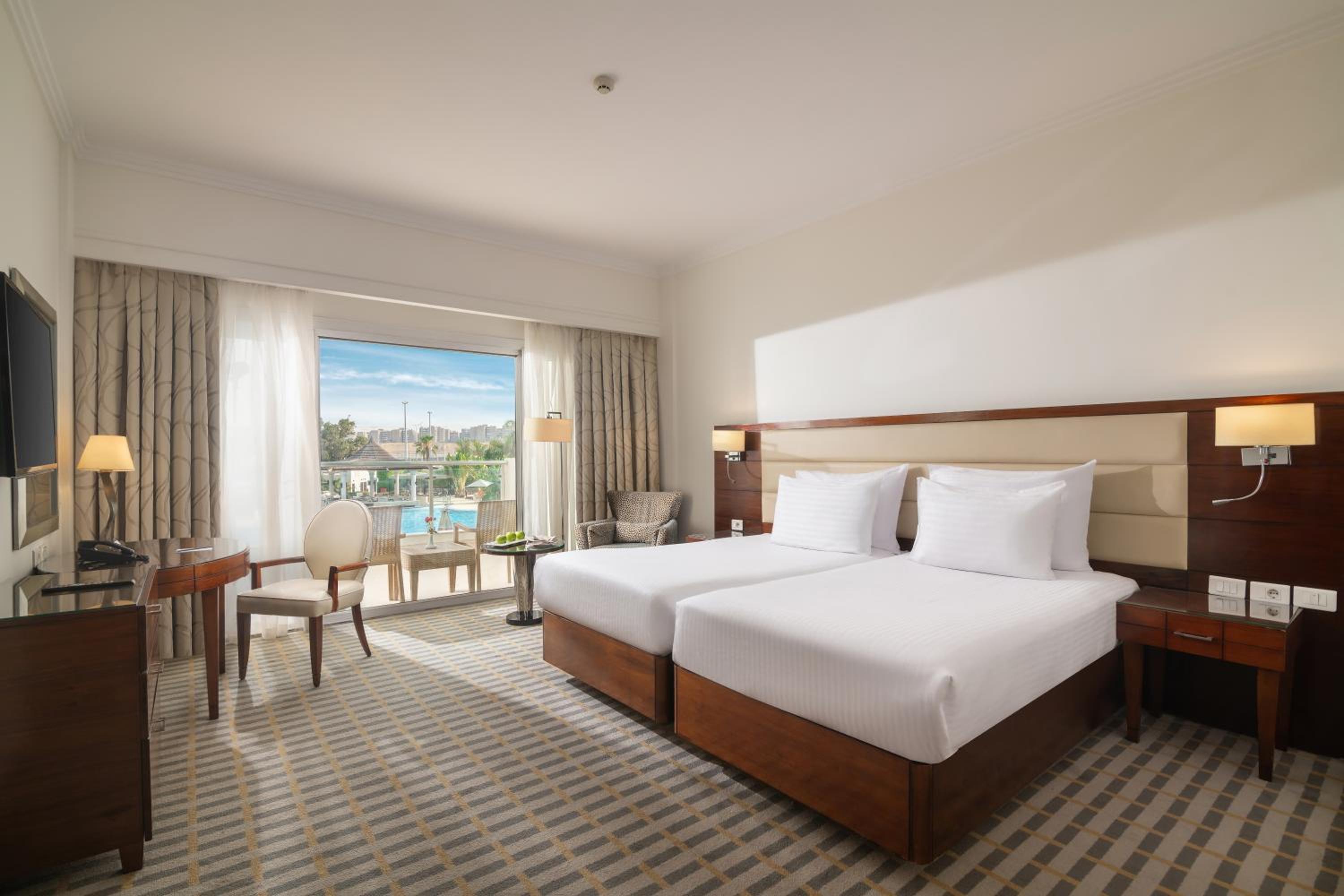 Deluxe Room - Pool View - Photo 7