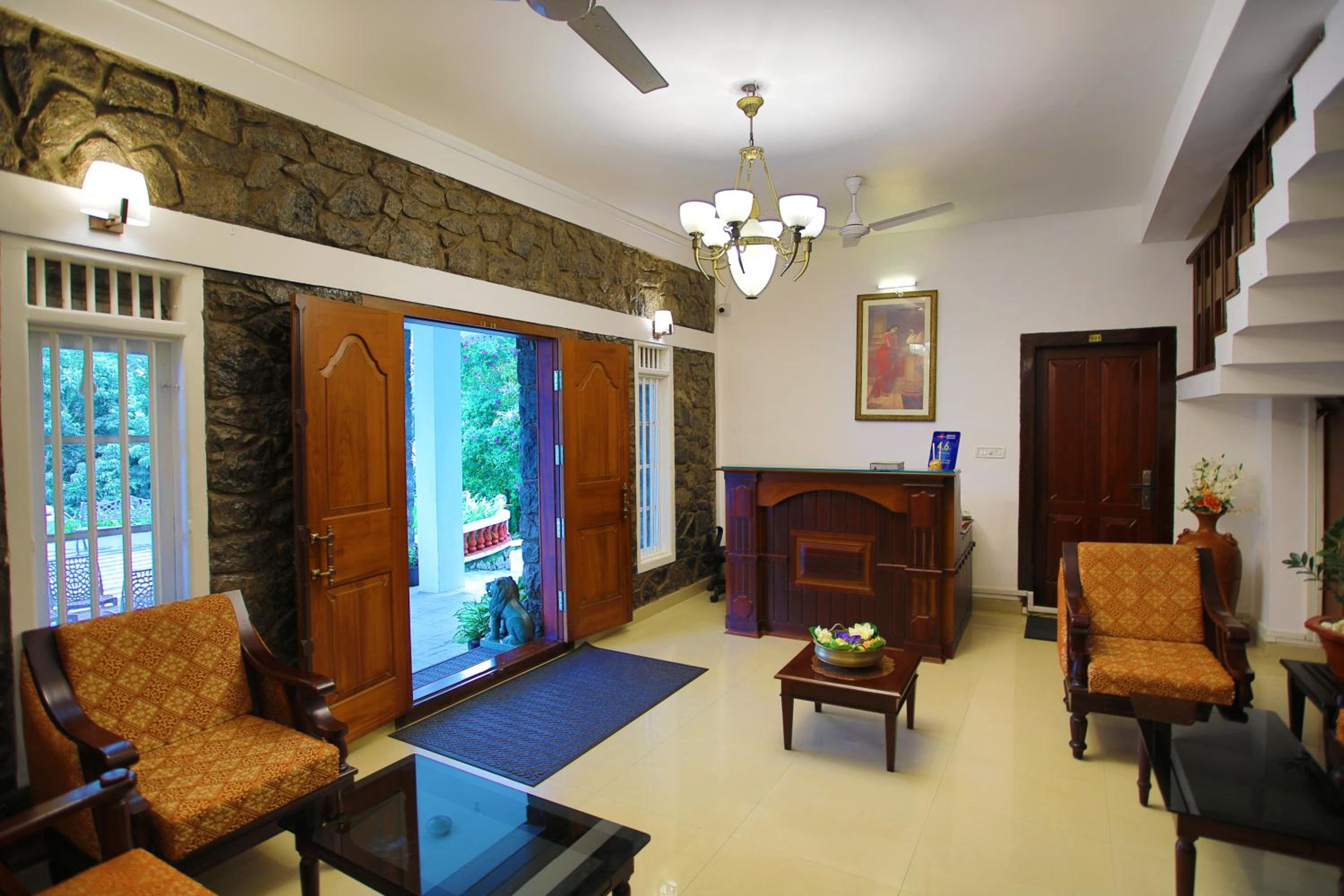 Super Deluxe Room with Balcony - Photo 22