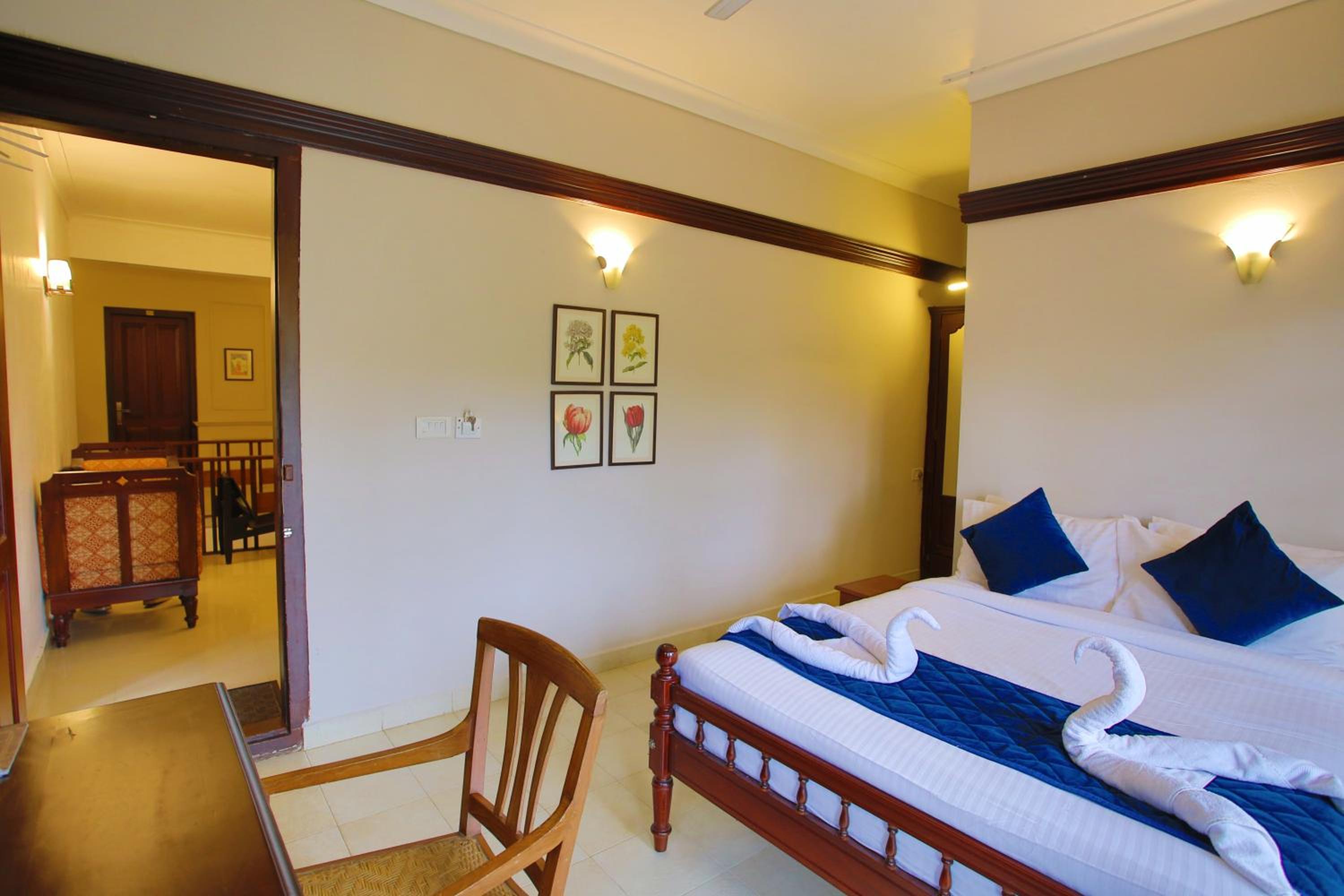 Super Deluxe Room with Balcony - Photo 21