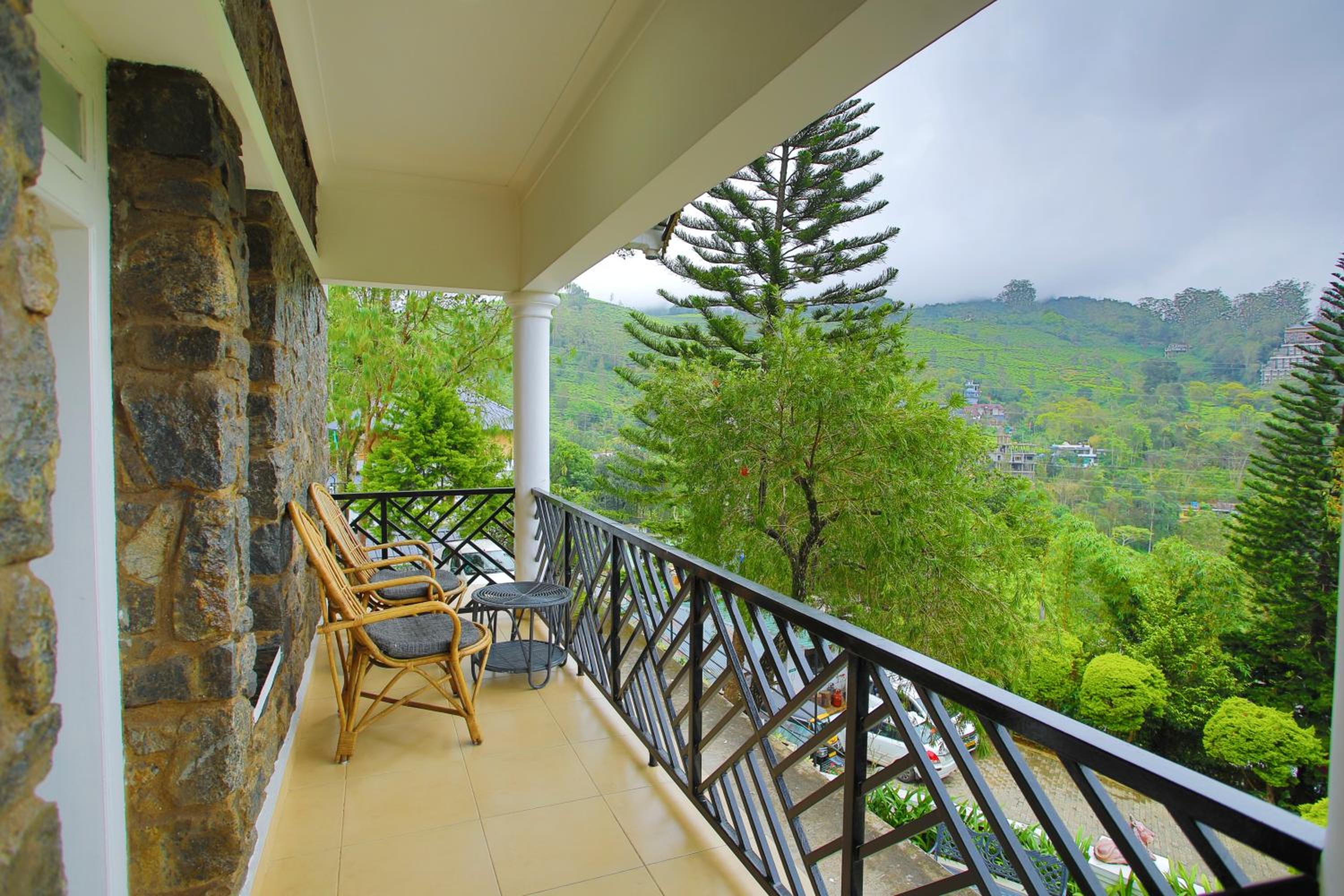 Super Deluxe Room with Balcony - Photo 18