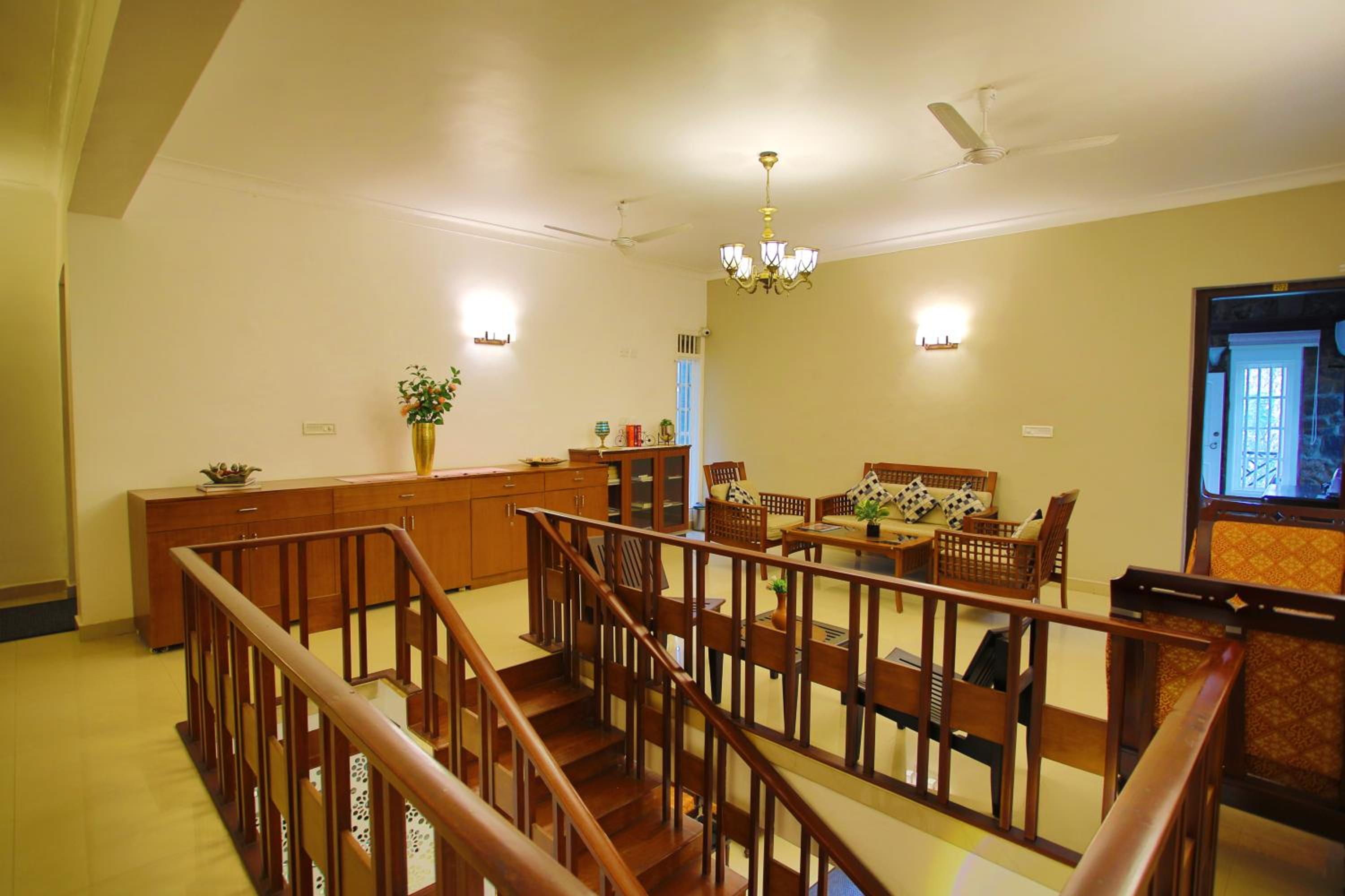 Super Deluxe Room with Balcony - Photo 12