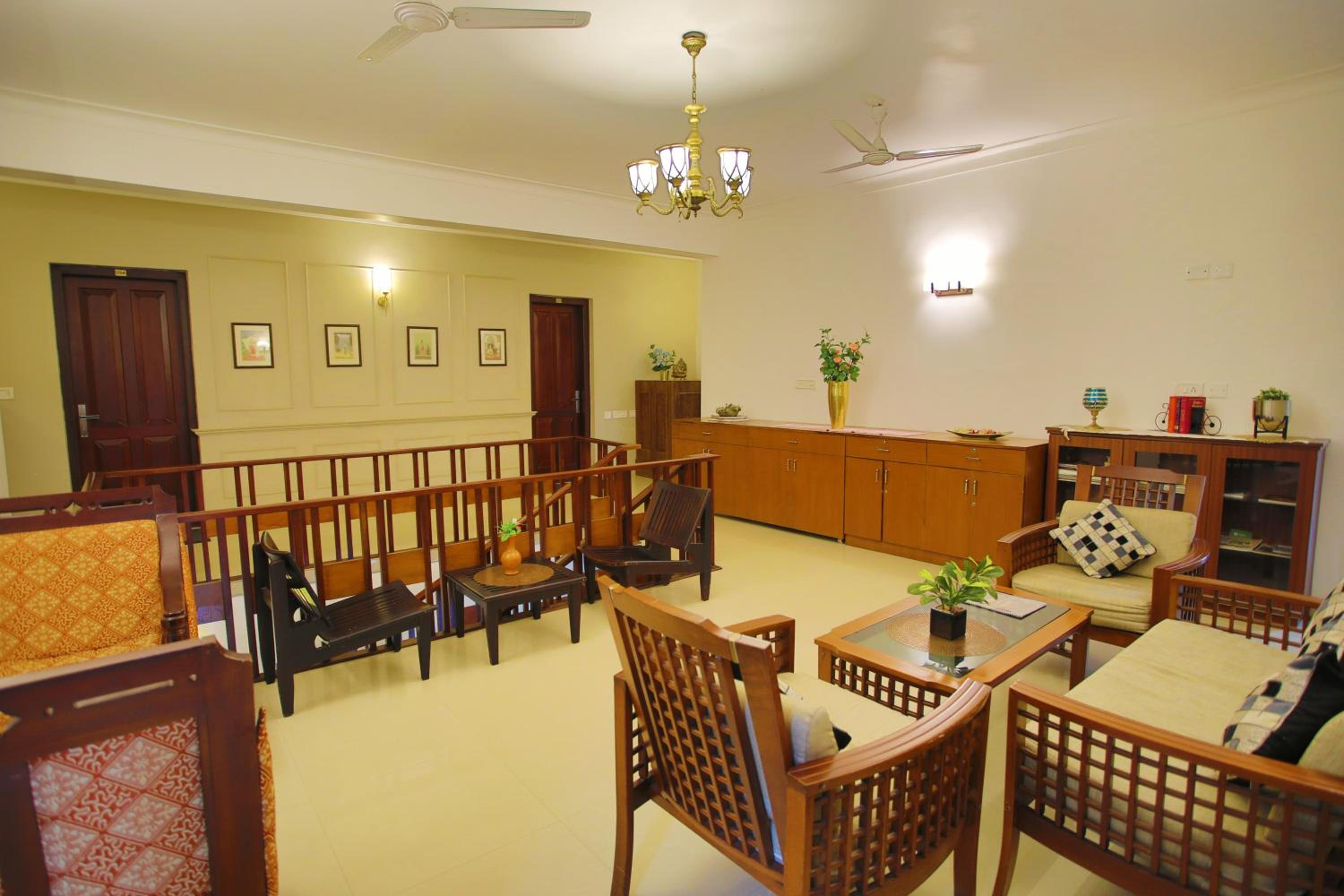 Super Deluxe Room with Balcony - Photo 11