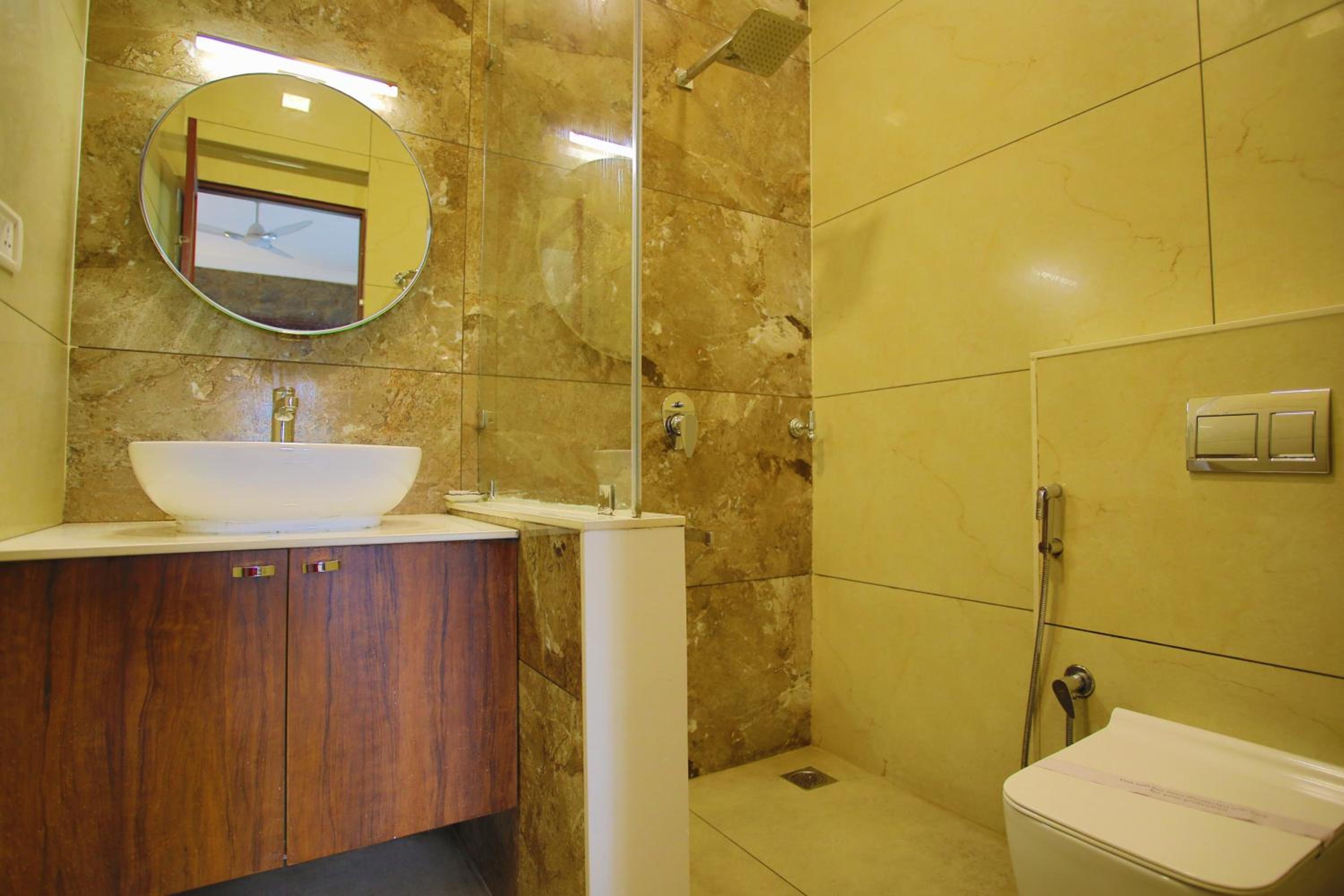 Super Deluxe Room with Balcony - Photo 10