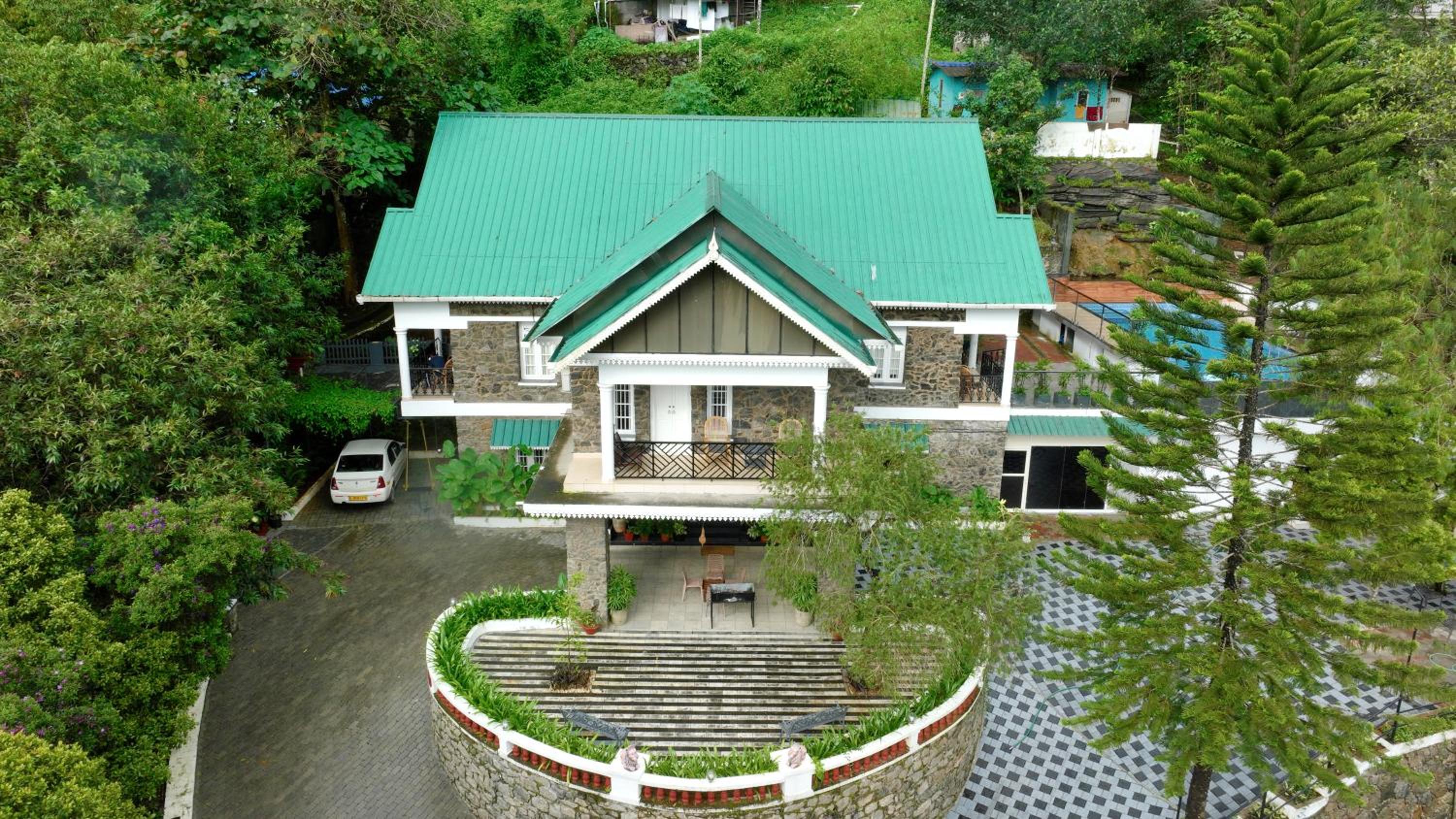 Super Deluxe Room with Balcony - Photo 7