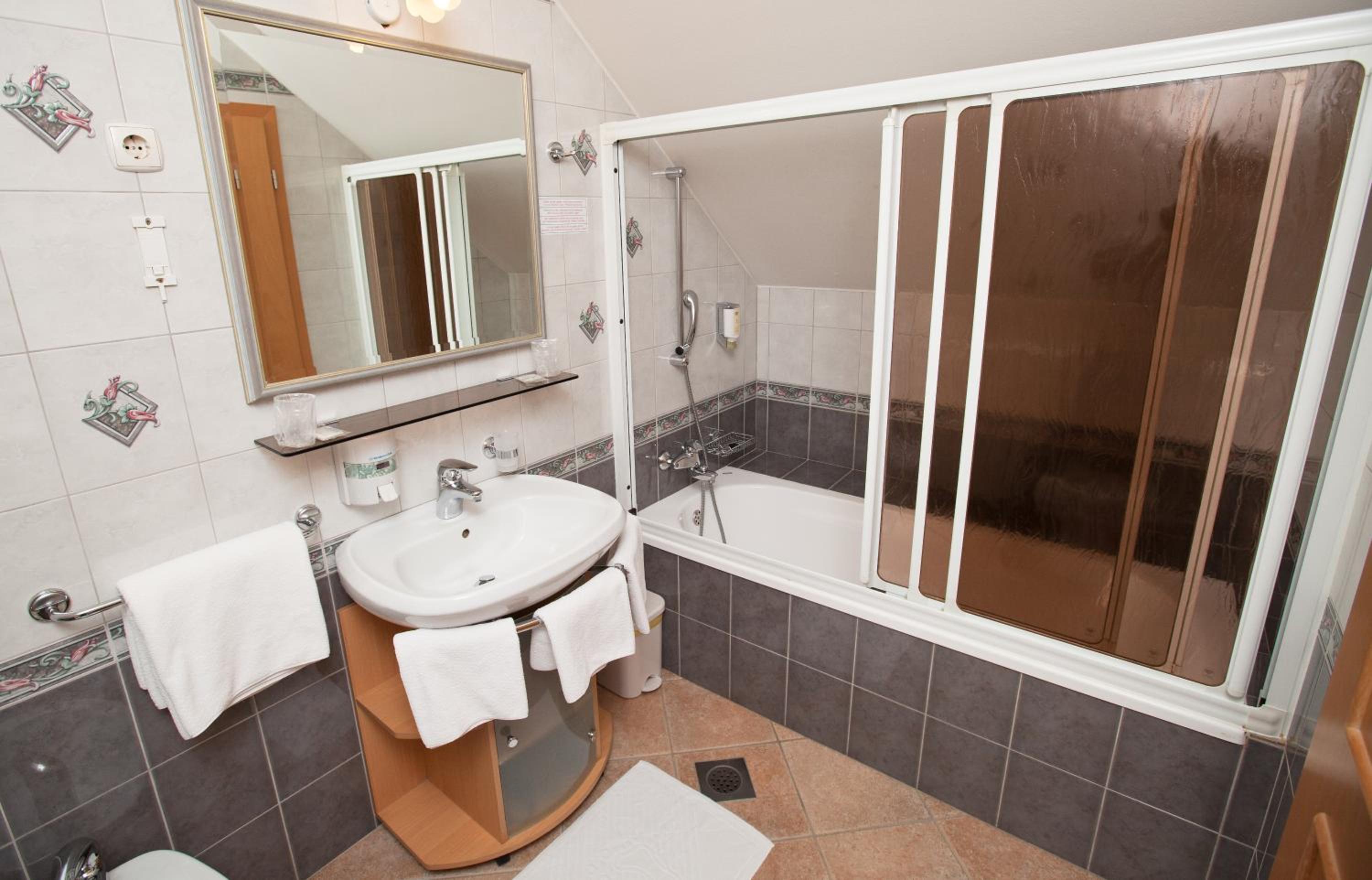 Double or Twin Room - Photo 7