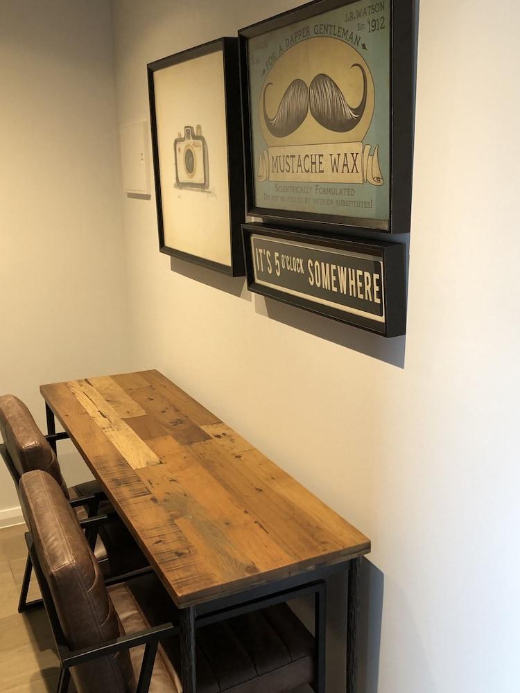 Deluxe Studio, 1 King Bed, City View (Adults Only) photo 2