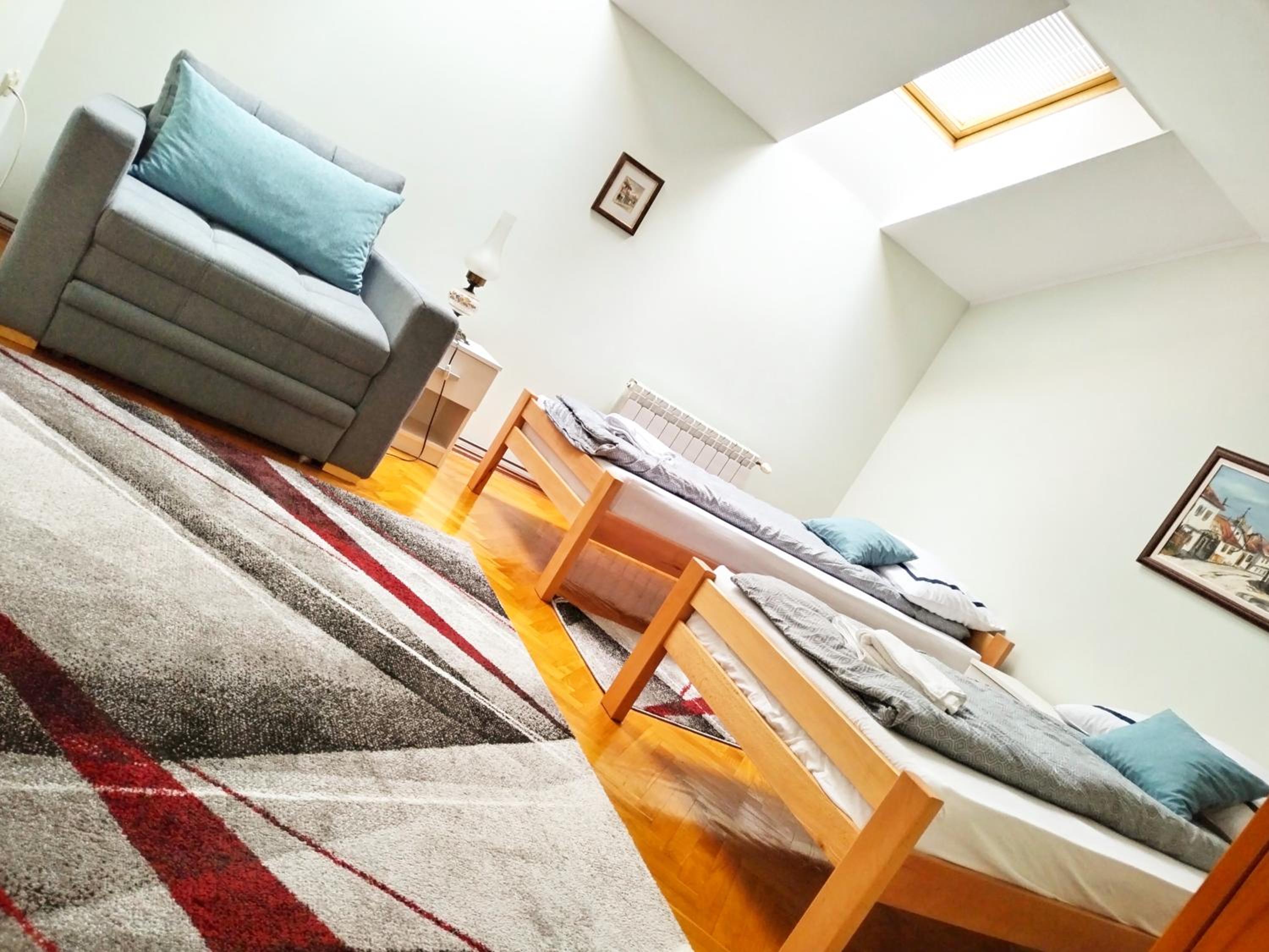 One-Bedroom Apartment photo 1